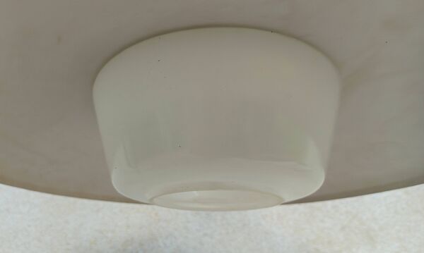 Suspension vintage luminaire en métal gris foncé et opaline