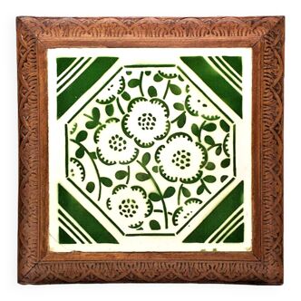 Old wood and earthenware longwy green pattern