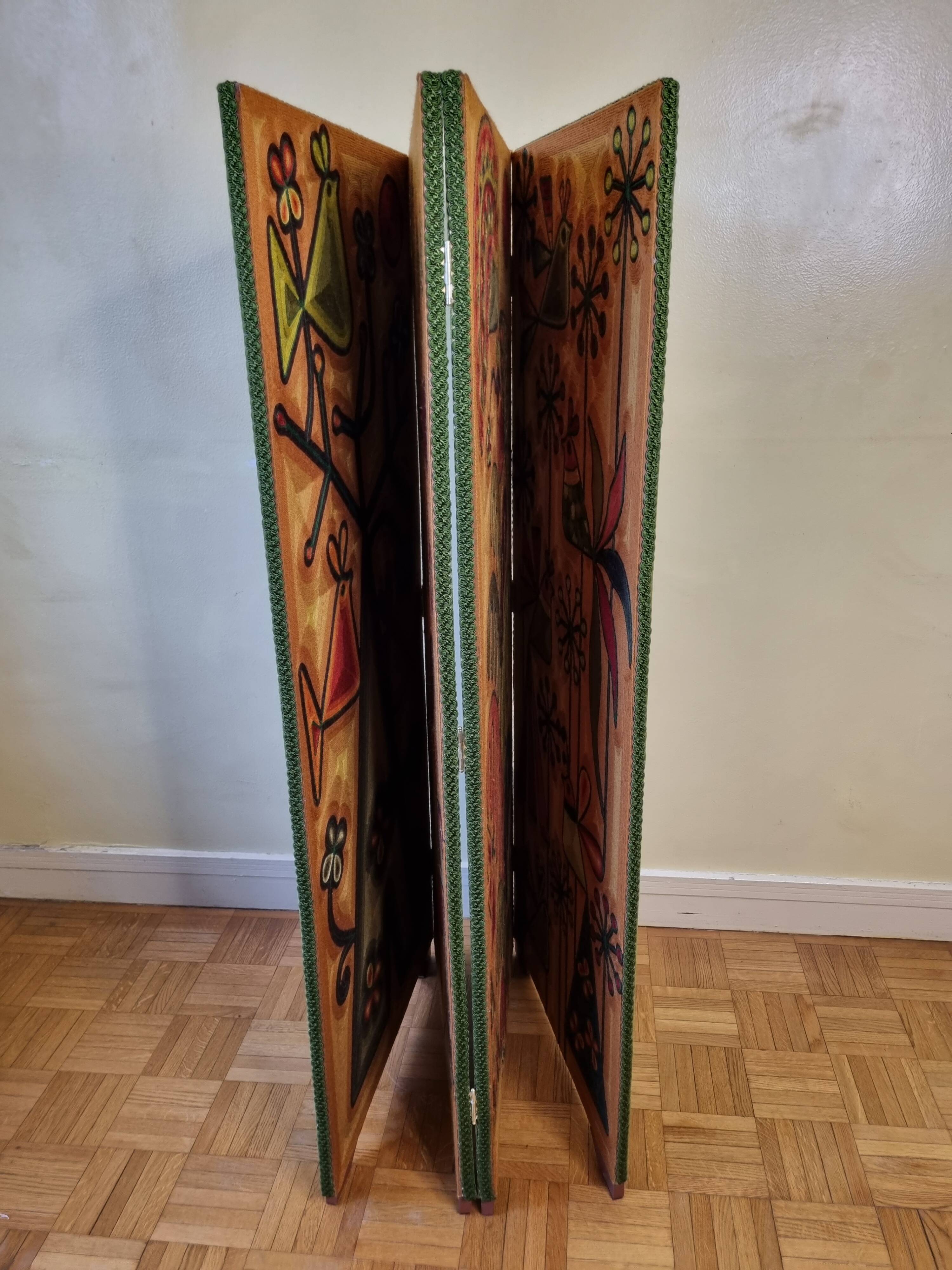 Screen decorated with wool threads, “Huichol” art, Sofia Ribeira, 124 cm