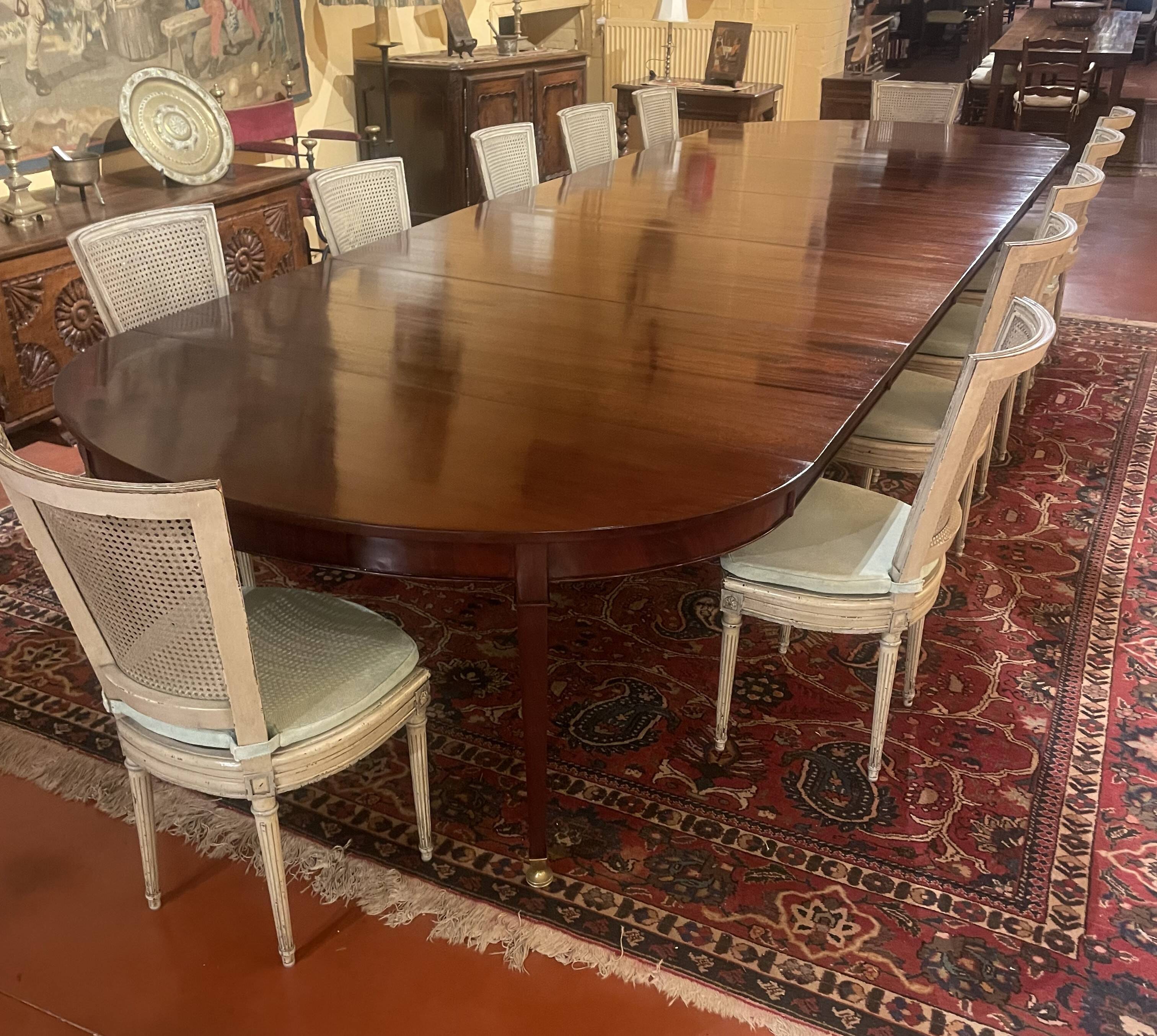 Extensible Louis XVI dining table in period Directoire mahogany.
