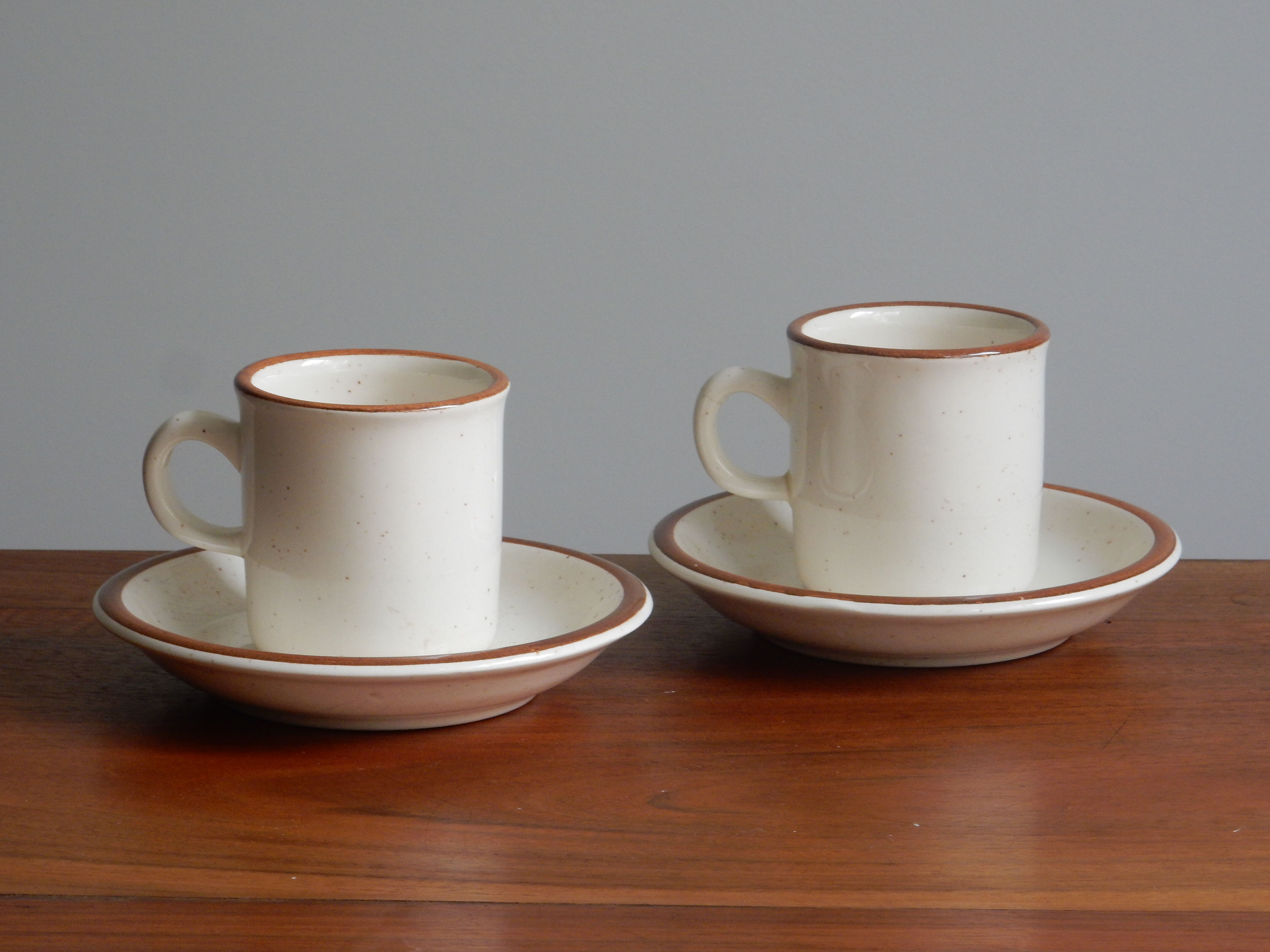 2 coffee cups, 80s sandstone subcups