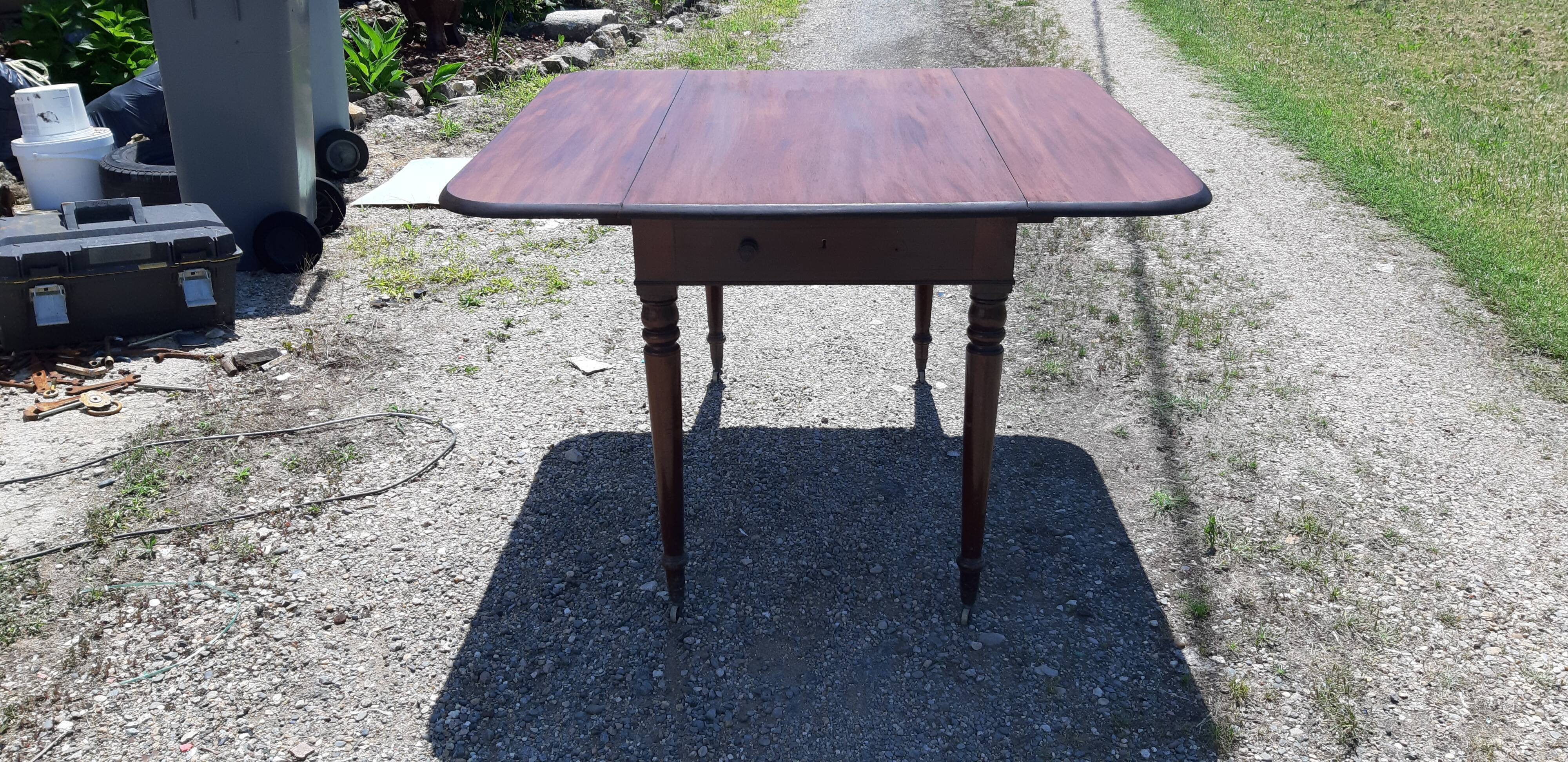Mahogany shutter table, flaps and 1 drawer