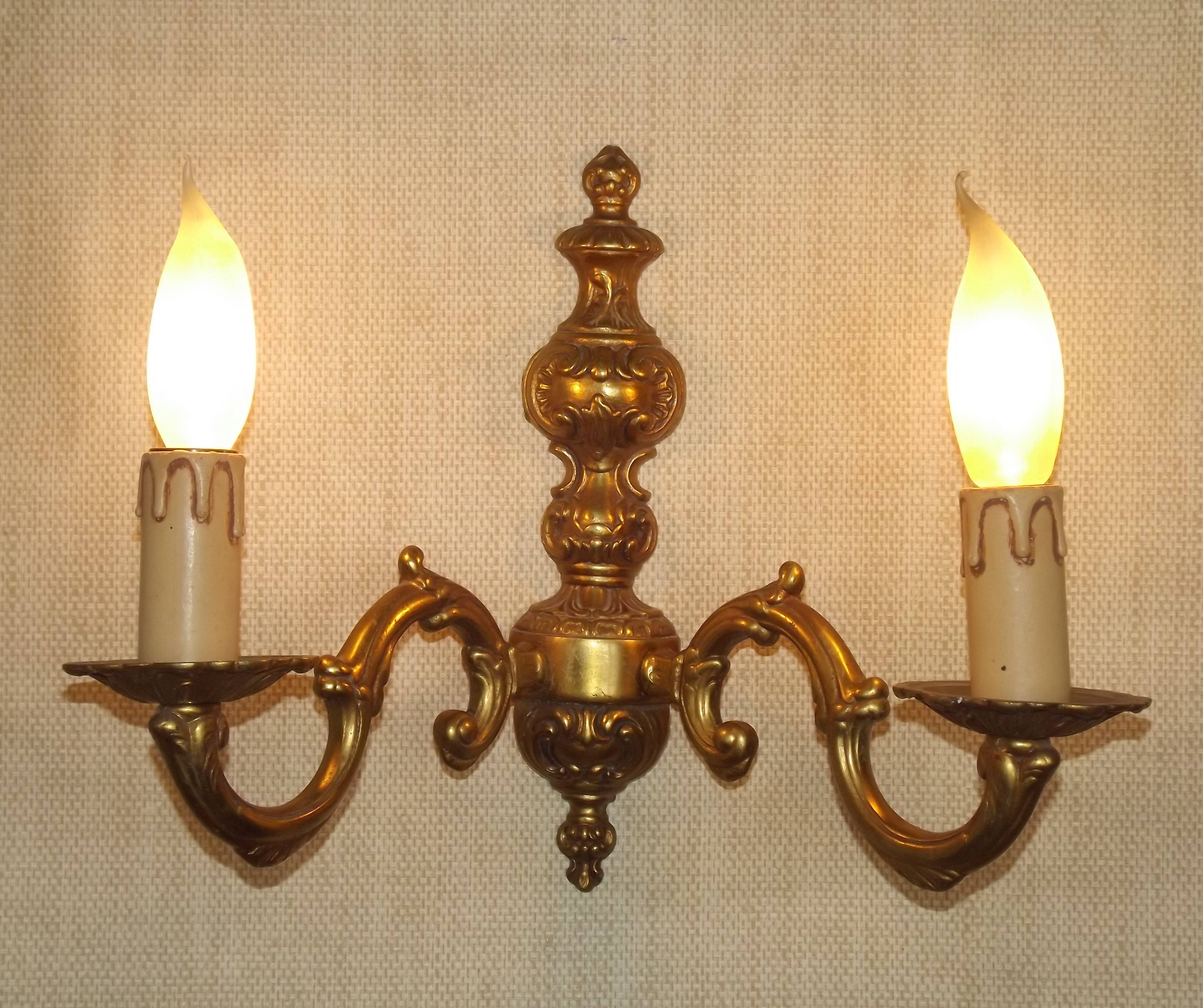 Double bronze wall light, vintage French traditional style, scrolled arms 5097.