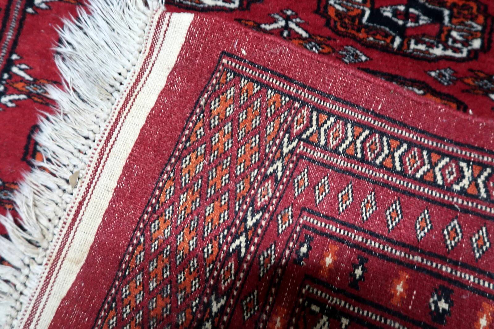 Handmade vintage Uzbek Bukhara rug 86cm x 125cm, 1960s