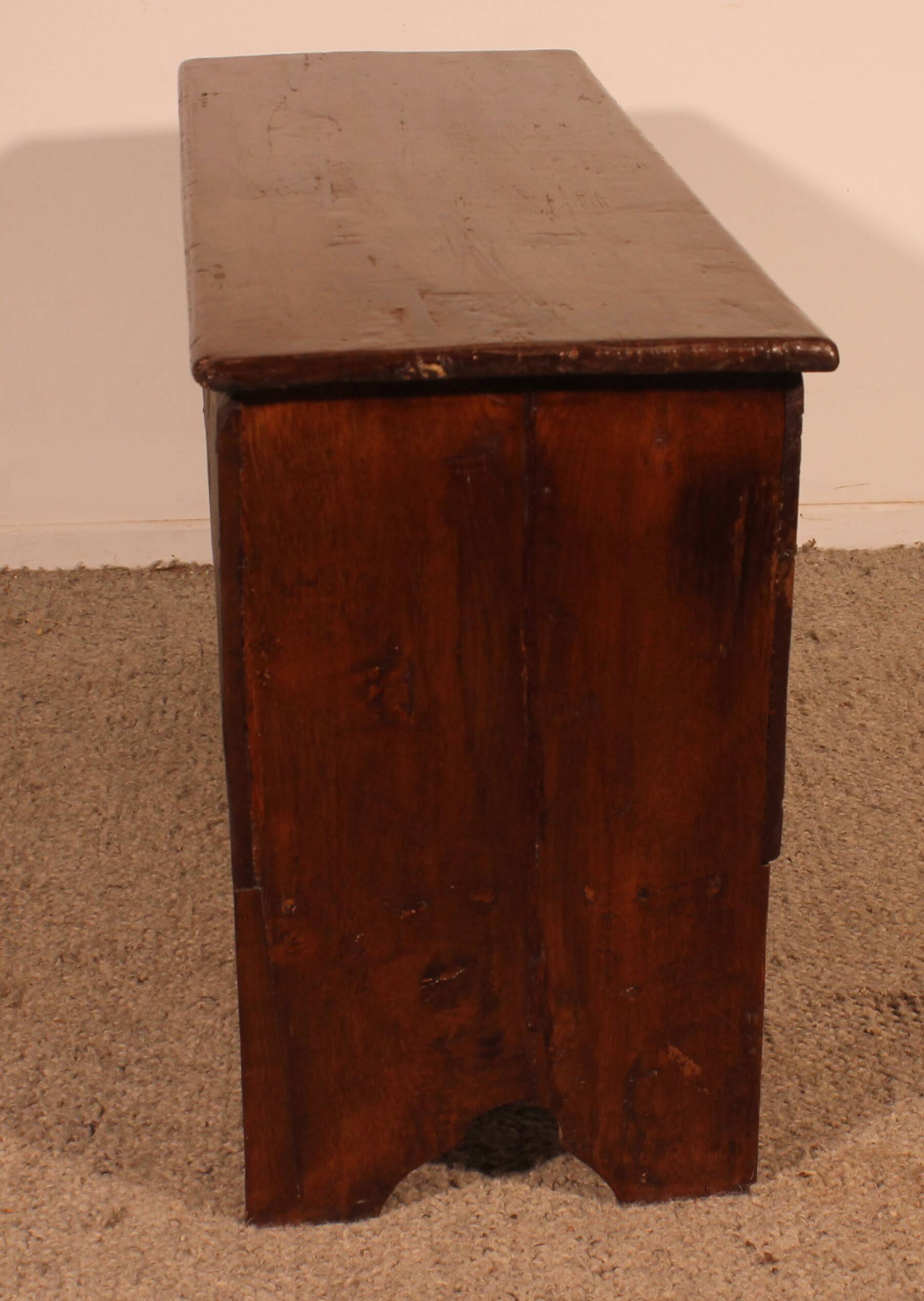 Oak Saber Chest Circa 1600