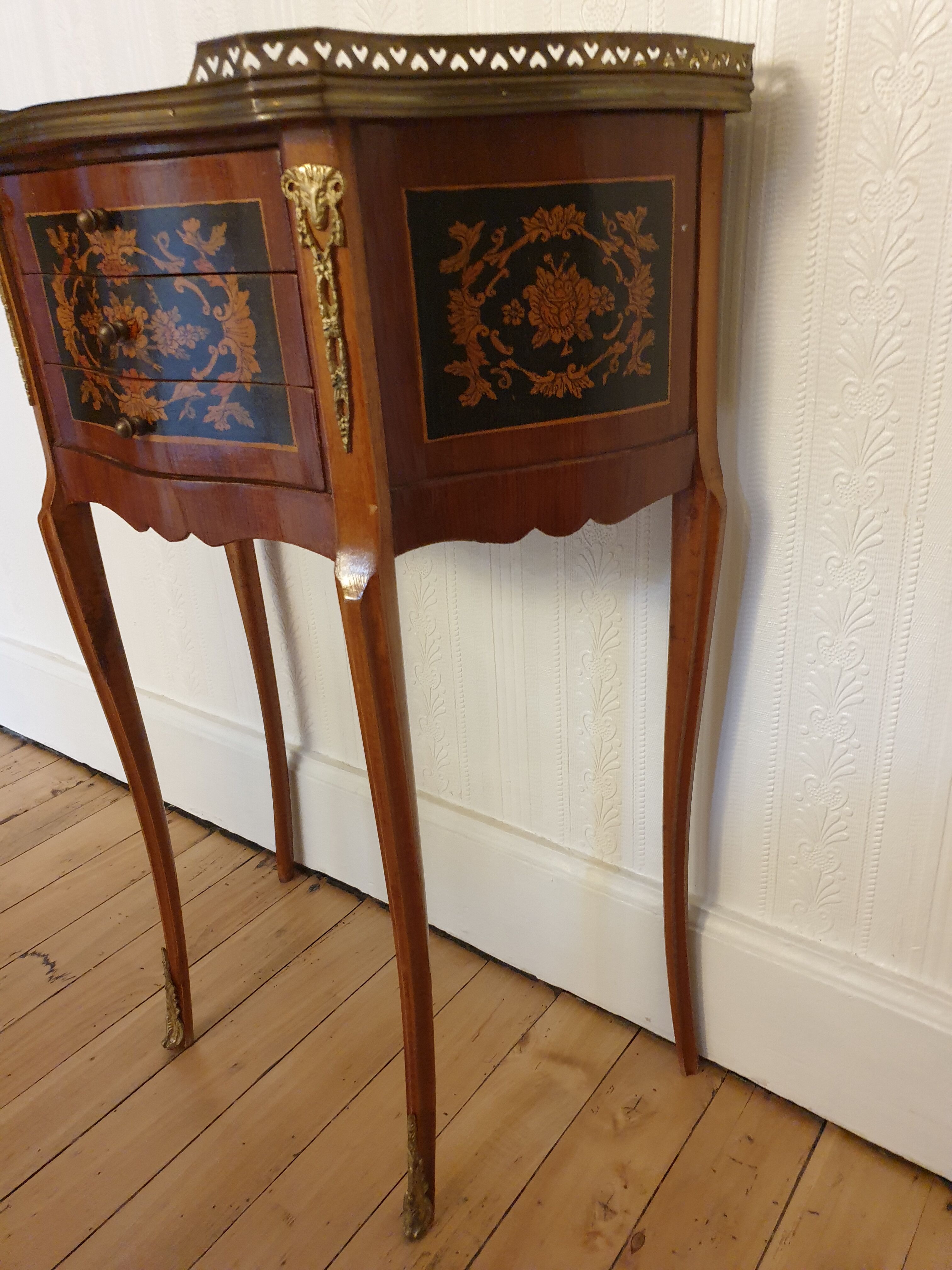 Chevet Louis XV de style Transition début XIXe