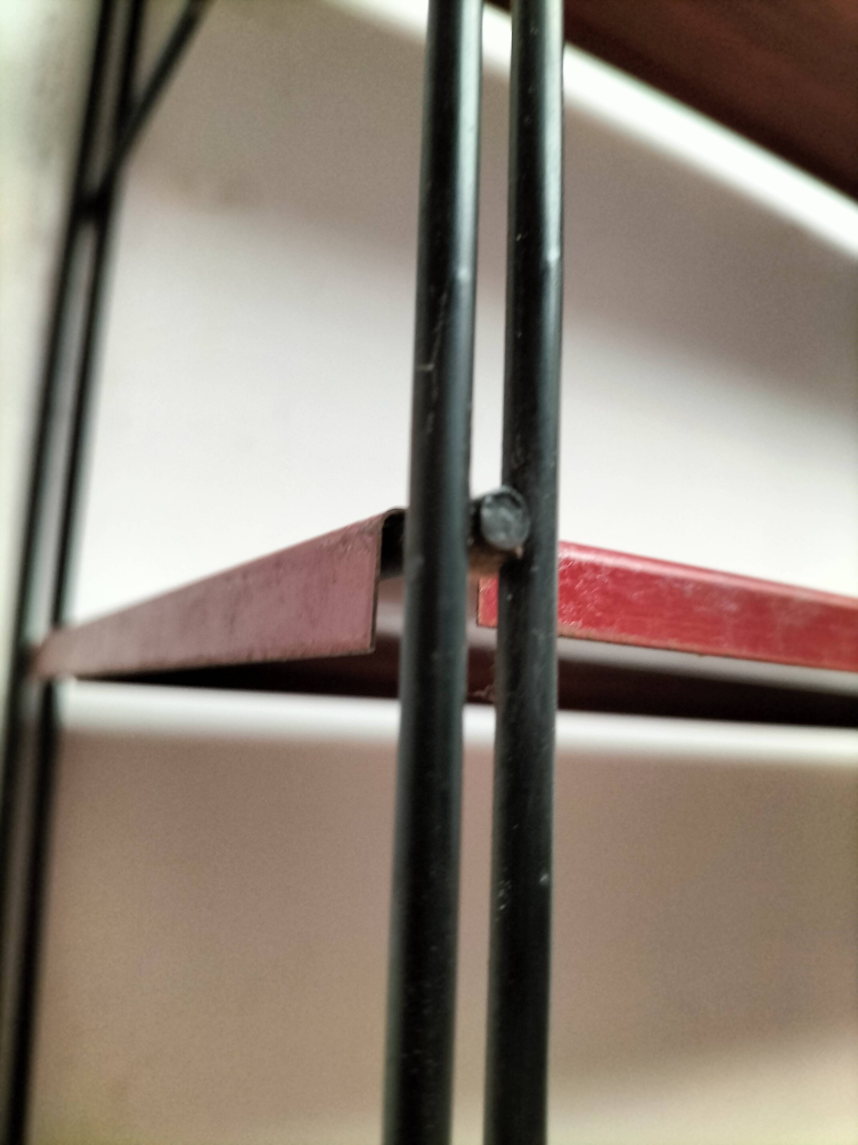 Metal string shelf