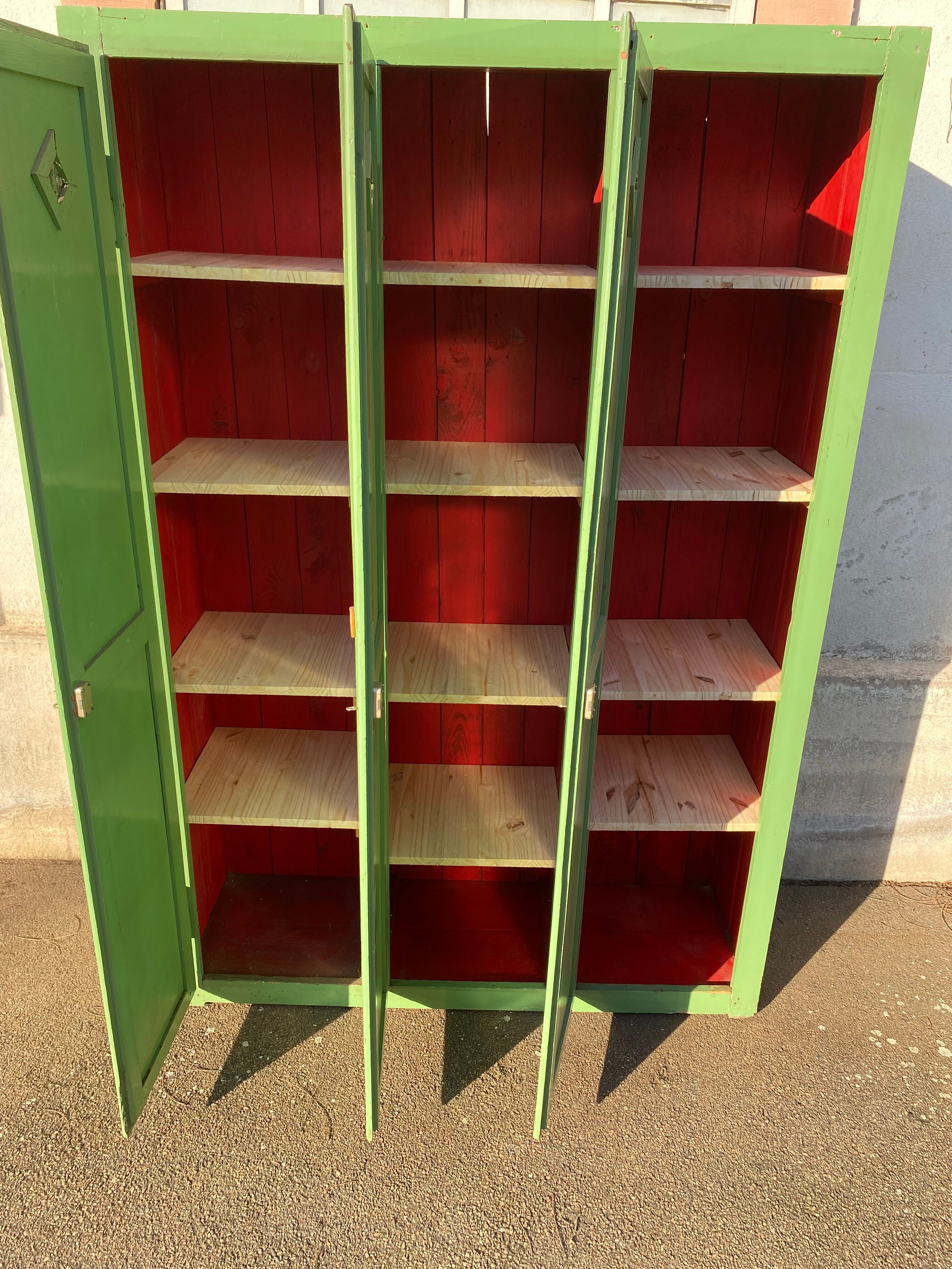 Vestiaire d’usine bois 3 portes