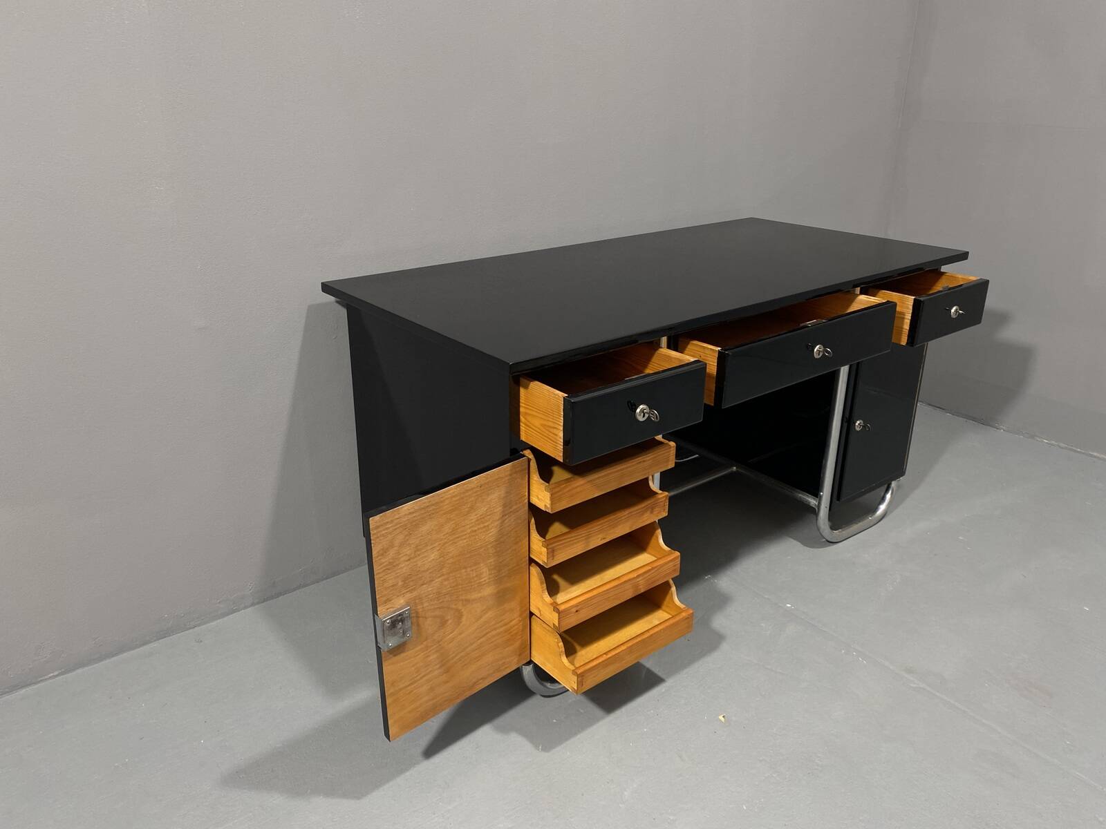 Bureau moderniste tchécoslovaque en chrome et bois, années 1950, Europe