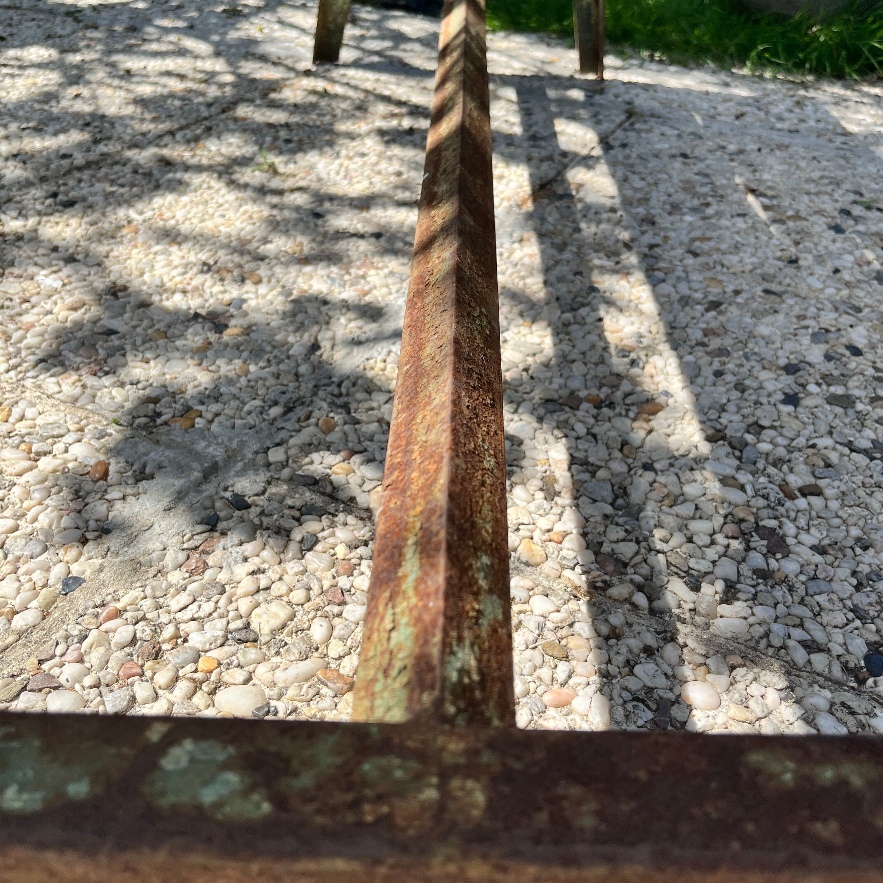Garden bench in iron and wood and these 2 wooden stools