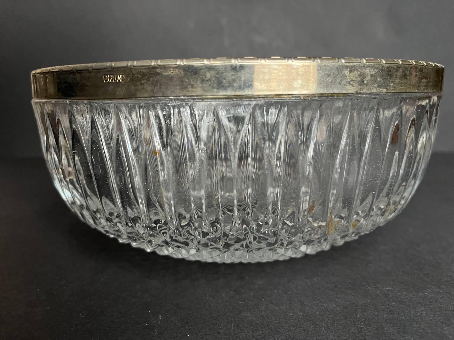 Coupe ou saladier en verre taillé