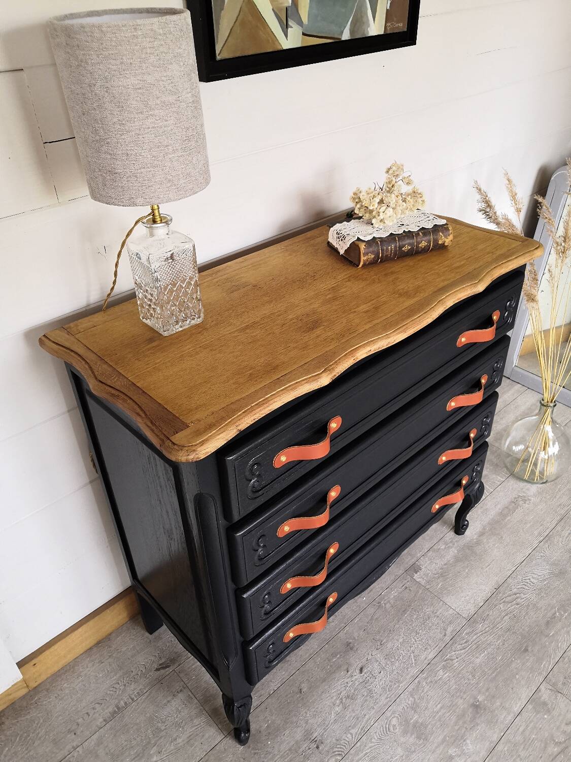 Oak chest of drawers