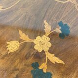 Tripod pedestal table