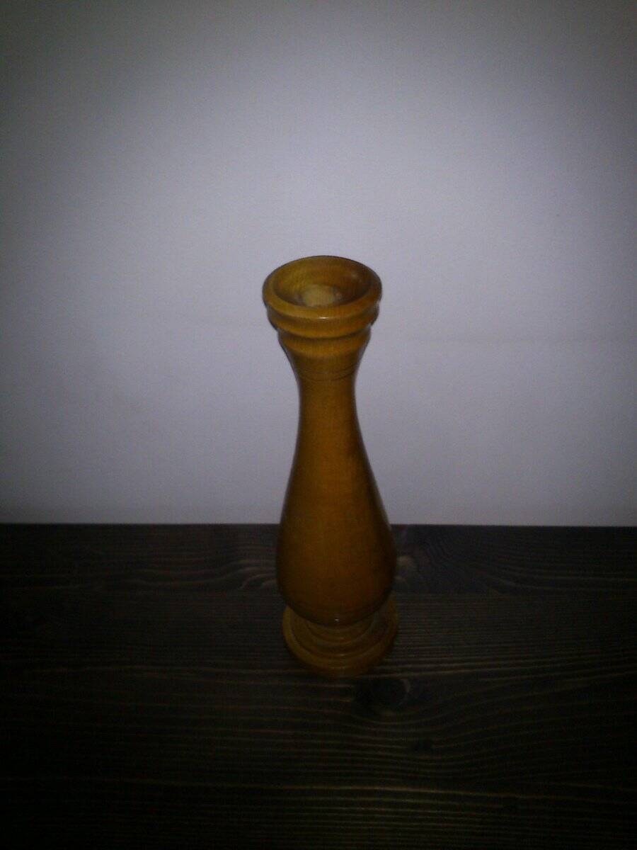 Brown wooden vase from the 1940s, turned, with an elongated silhouette and moulded base.