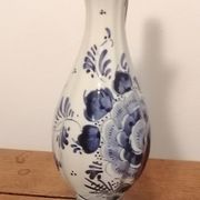 Pichet en faillance signé Delft