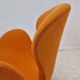 Set of 2 Swan Chairs by Arne Jacobsen and Fritz Hansen