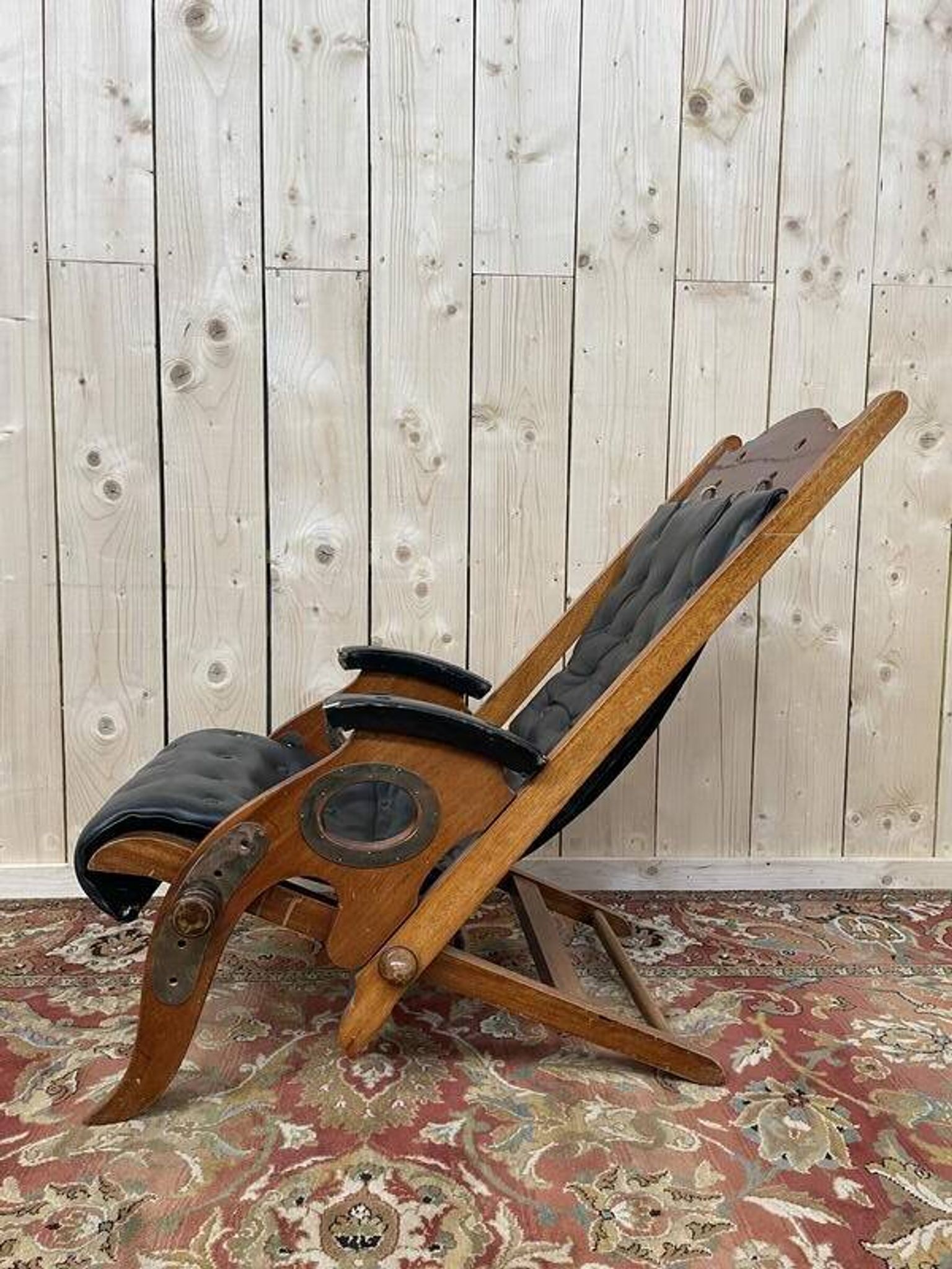 Fauteuil de bateau chesteefield en acajou et cuir