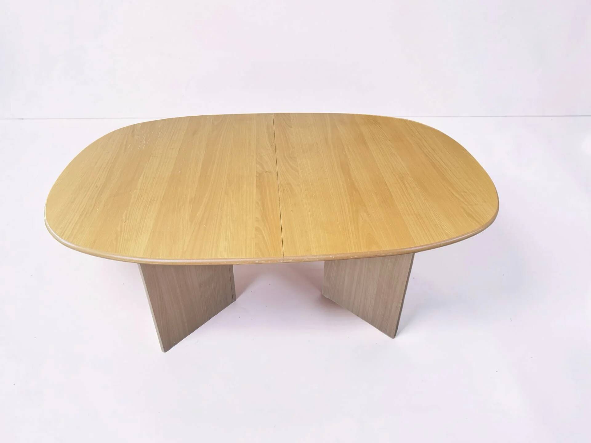 Table à manger danoise extensible en bois massif clair avec pieds en V