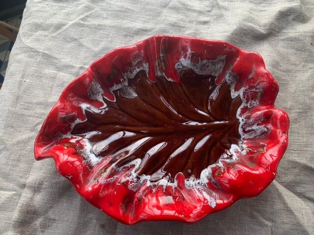 Leaf-shaped fruit cup, slip, enamelled ceramic stamped Vallauris, vintage 196