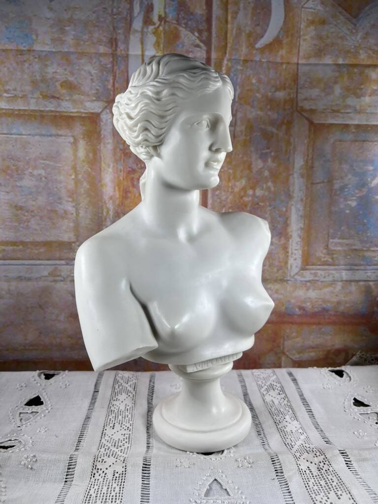 Bust of Venus – Aphrodite – White neoclassical sculpture – 32 cm