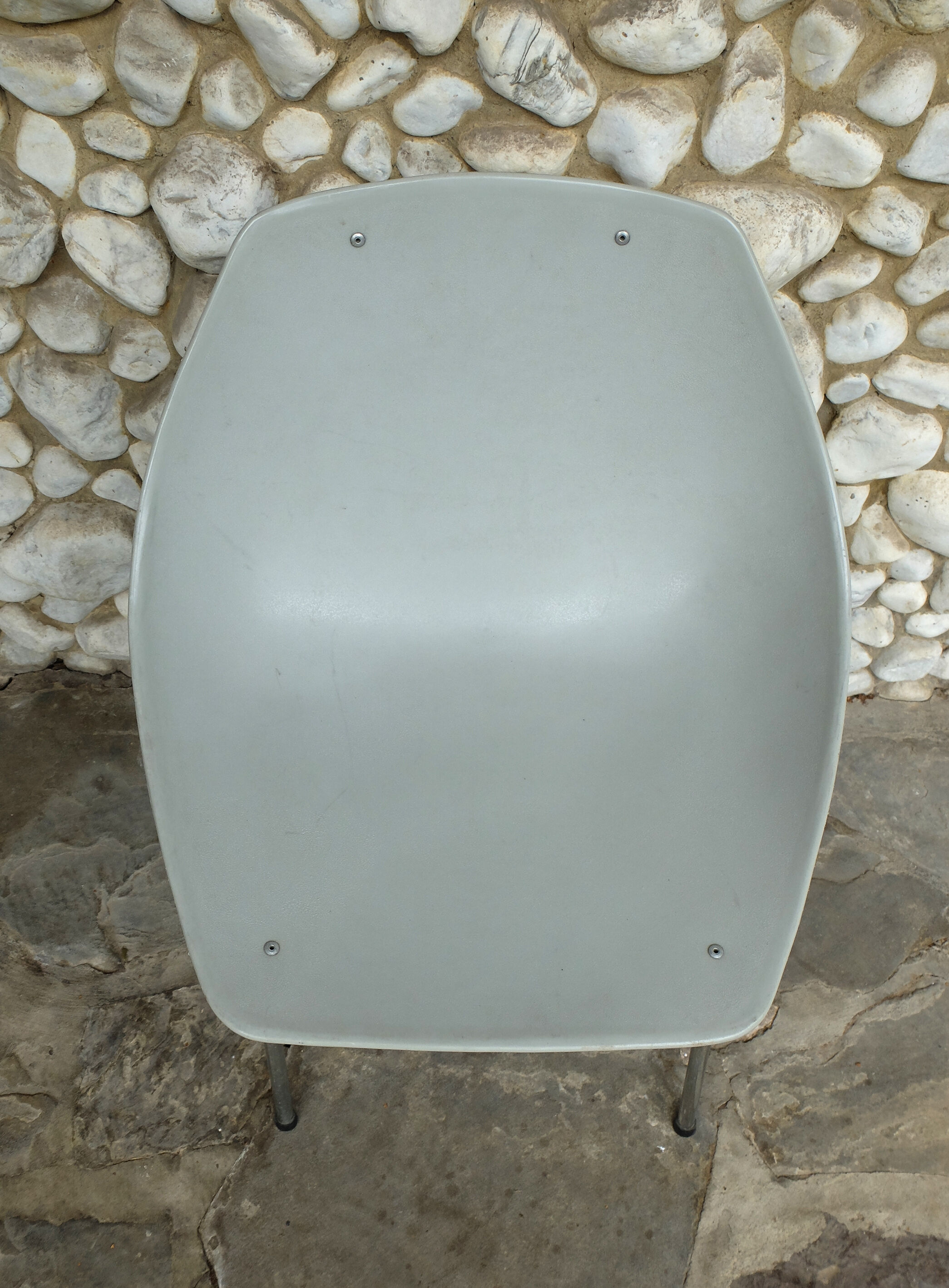 Chaise coquillage grise Pierre Guariche pour Meurop années 1960