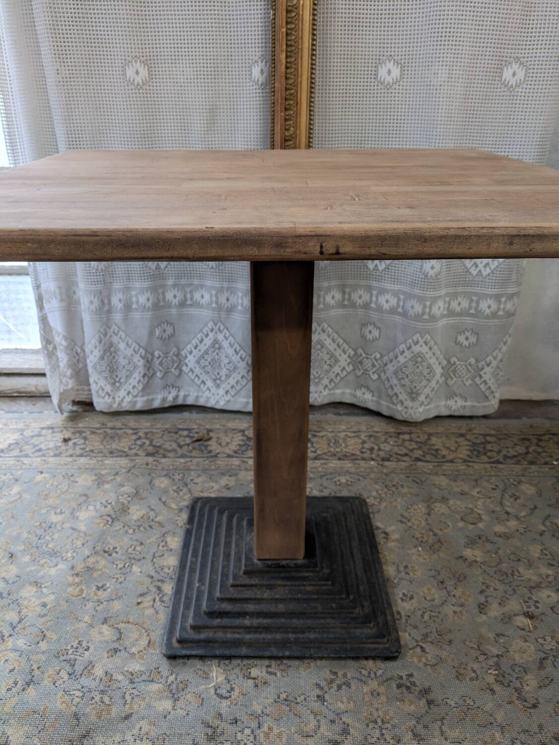 Bistro table in wood and metal