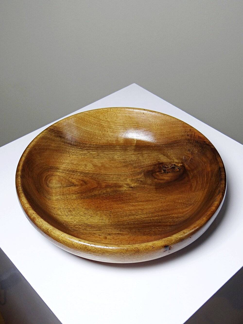 Teak or acacia wood bowl, vintage craftsmanship from the 70s-2000s