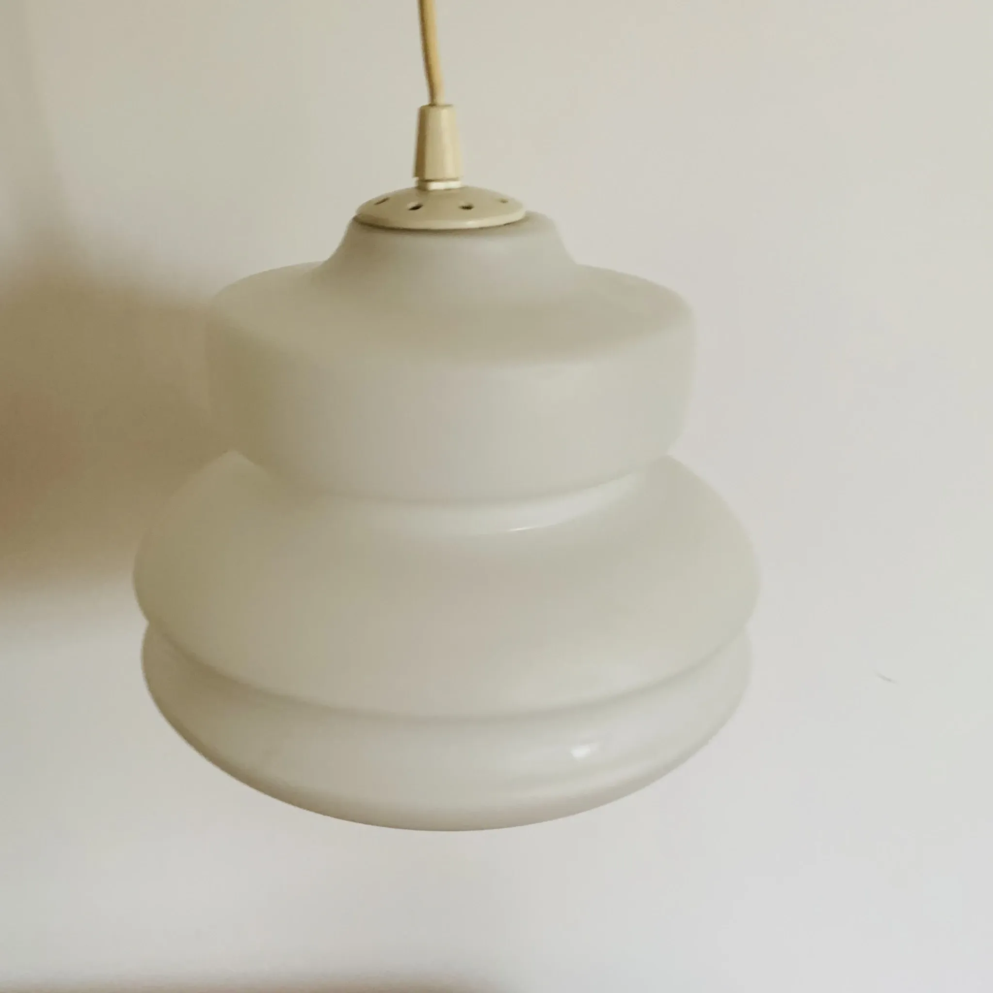 Vintage suspension in white opaline – Scandinavian design