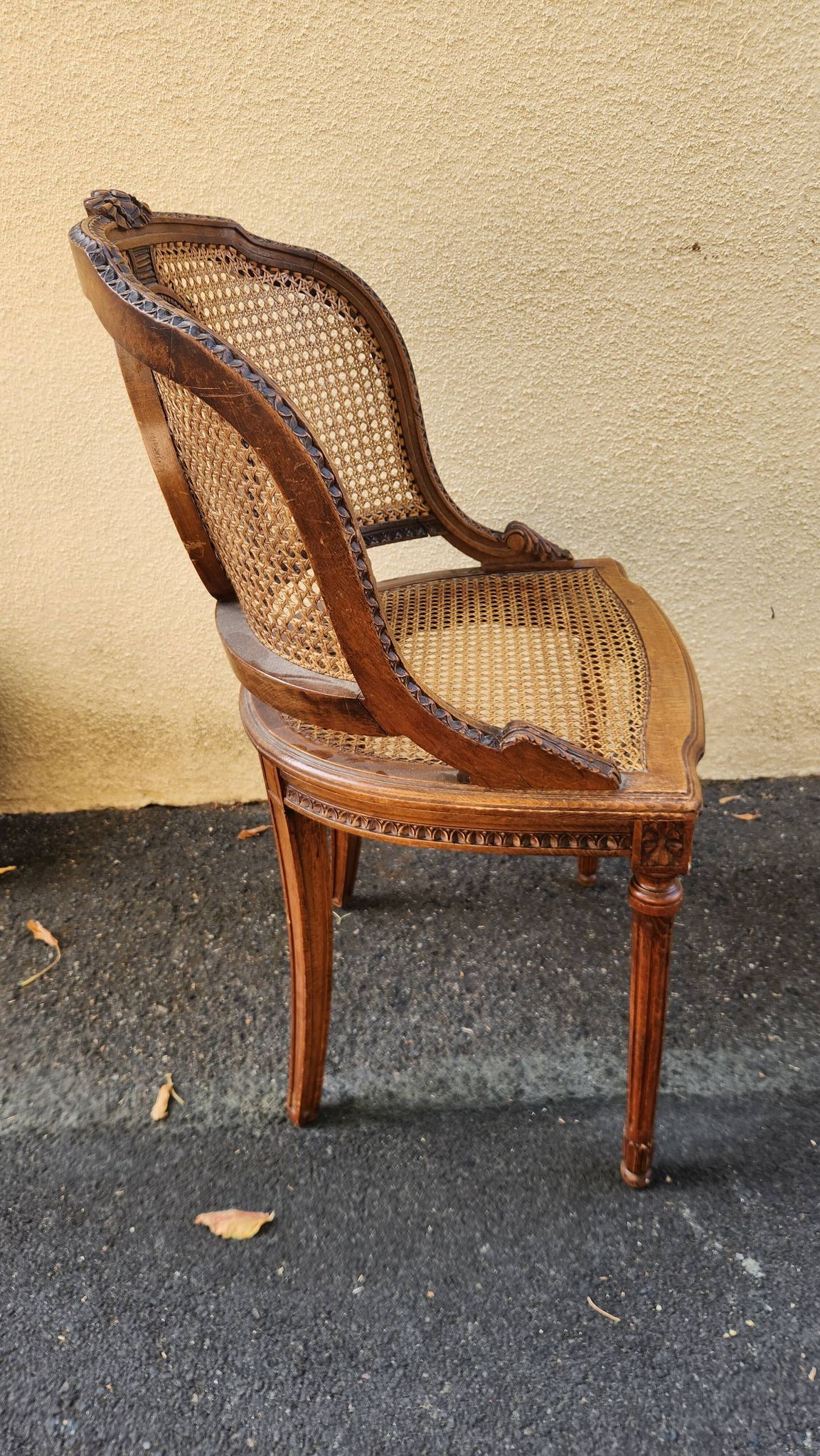 Chaise ancienne Louis XVI en bois et canage XIXe siècle