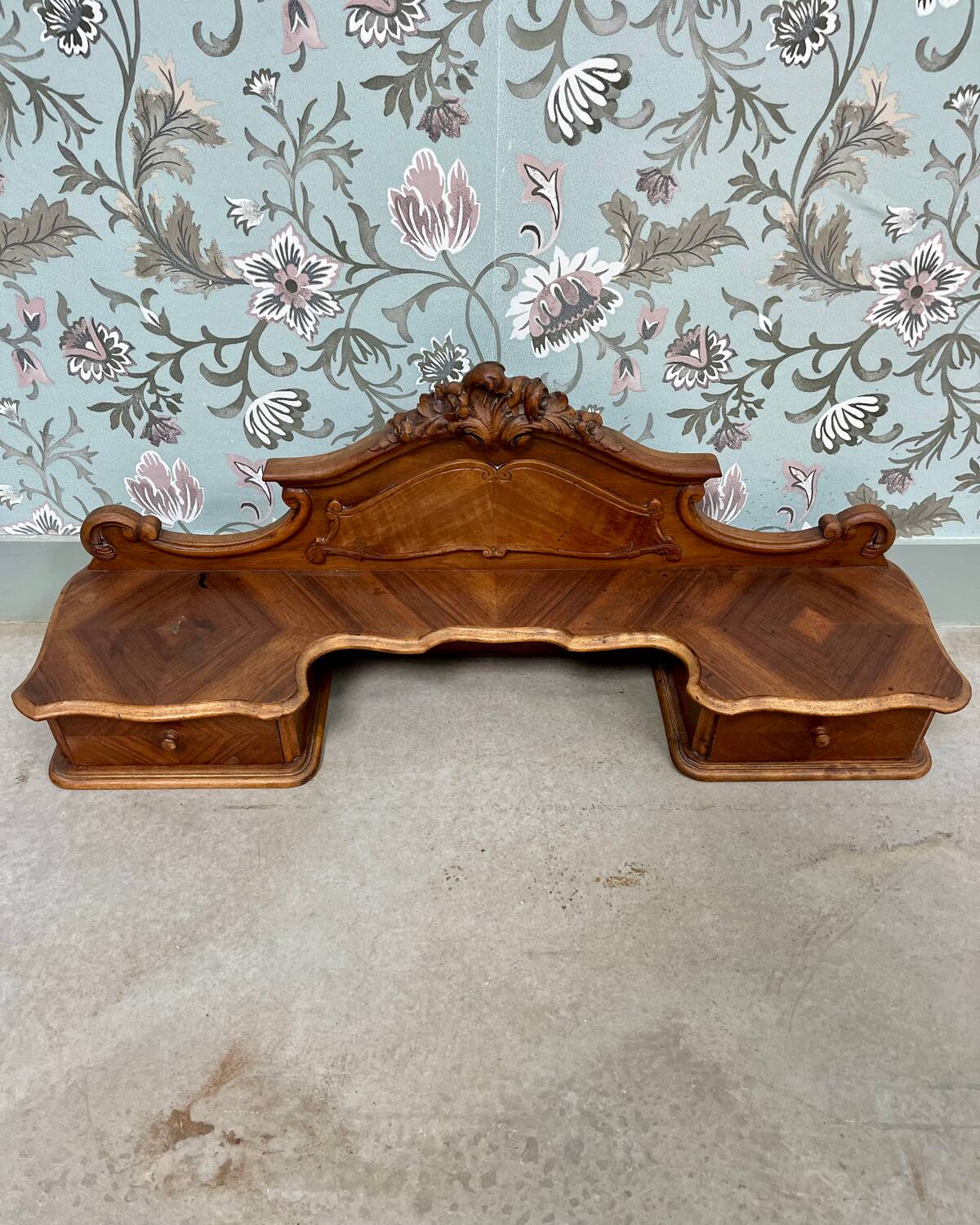 Shabby chic wall shelf