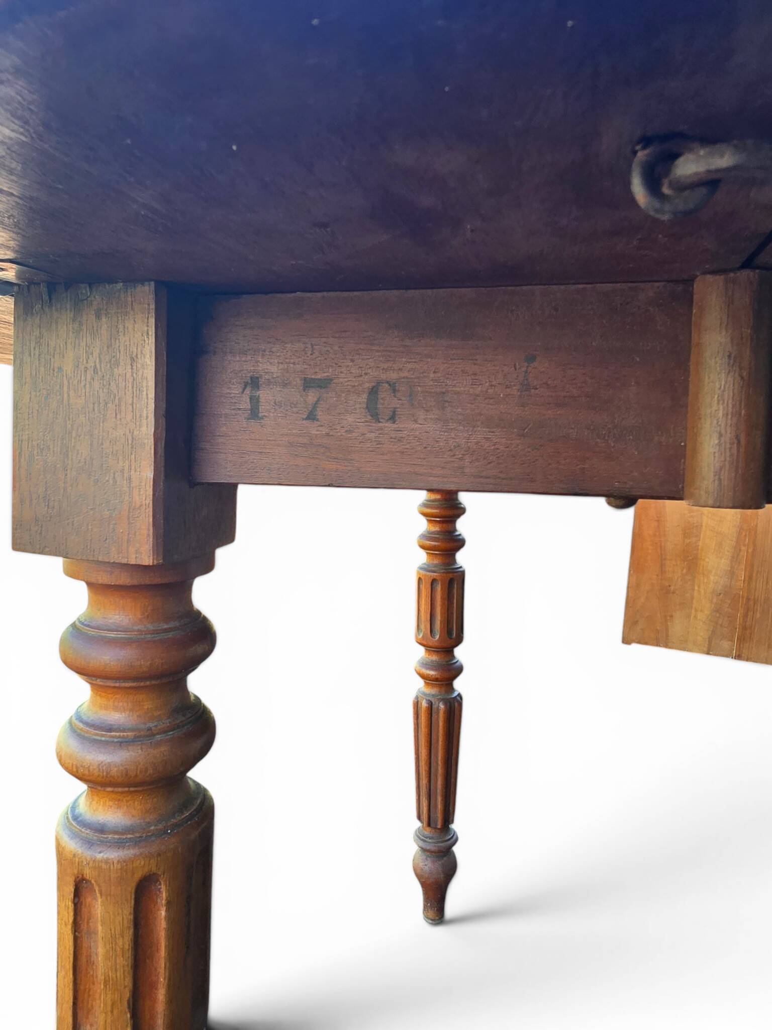 Antique drop-leaf table in wood, with turned legs and castors.