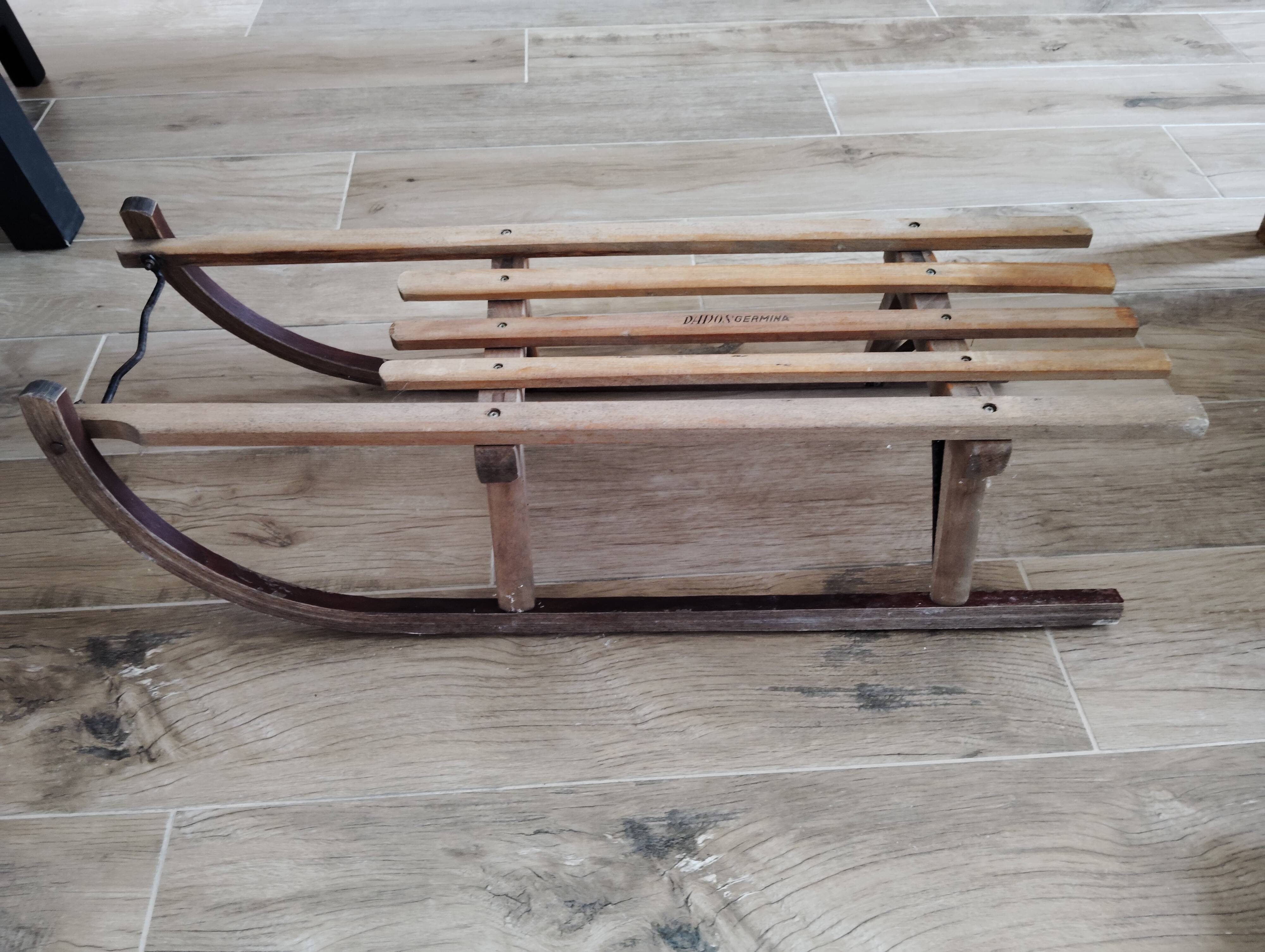 Germina dado wooden sled