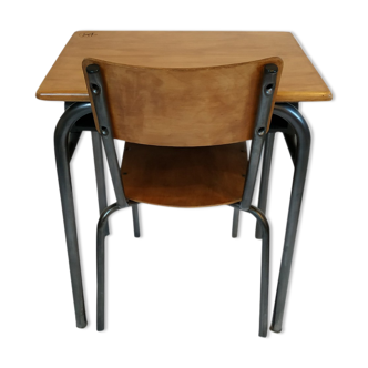 Bureau et chaise d'écolier