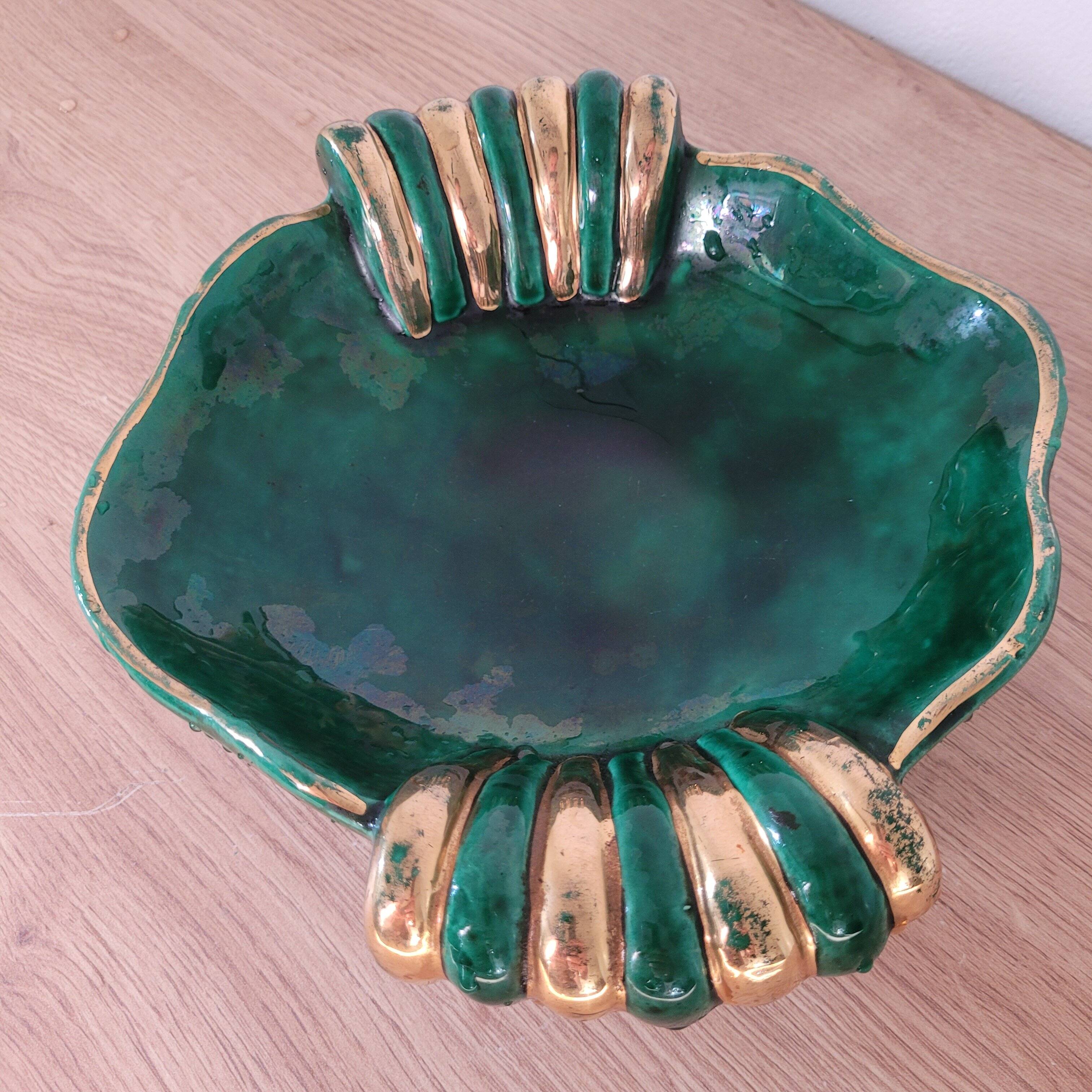 Green and gold pocket emptier