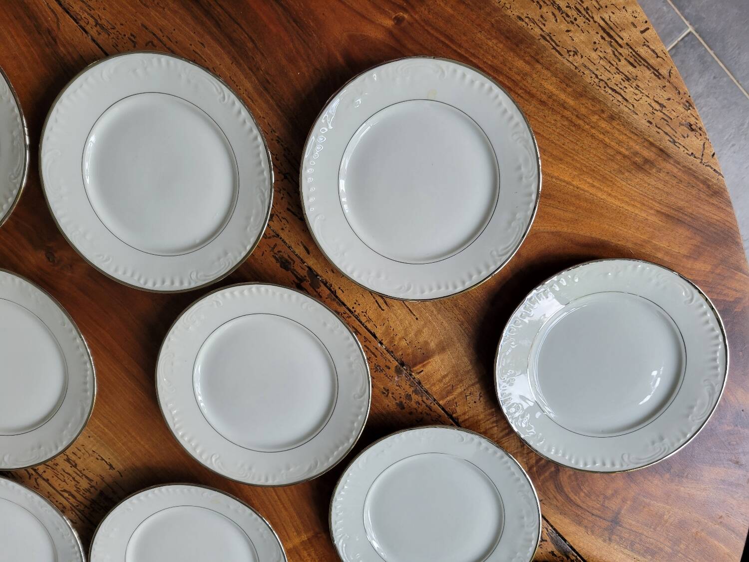 Silver-edged dessert service and its dish