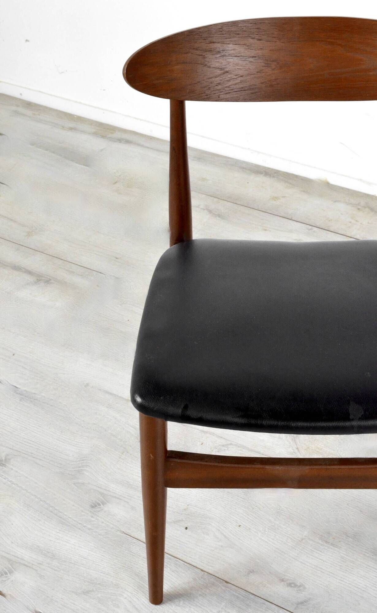 Ensemble de 4 chaises en teck du milieu du siècle. Style vintage moderne/rétro/danois.