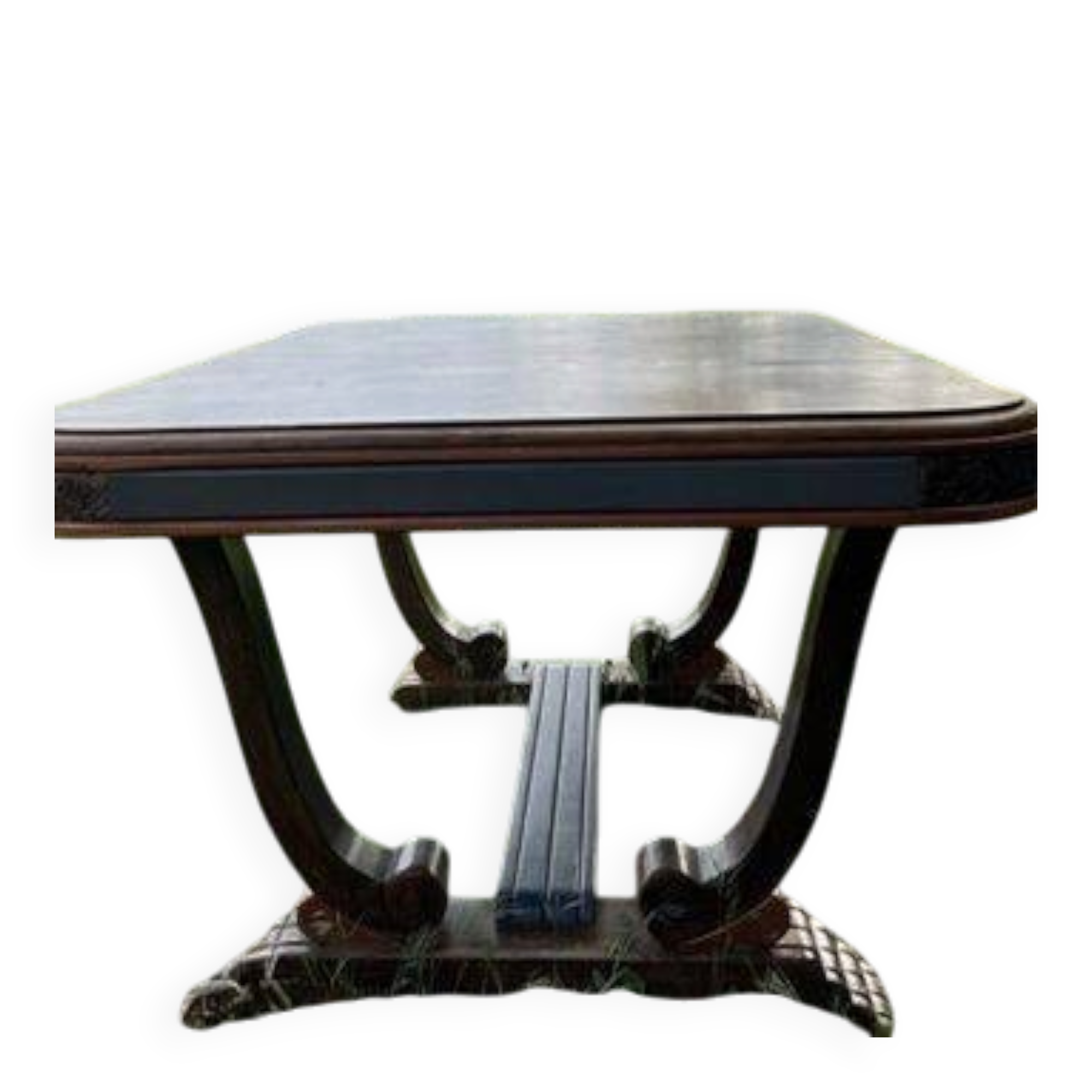 Art Deco table for 12 guests with extensions.