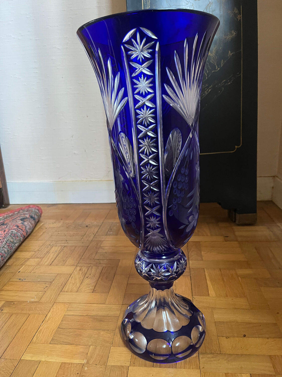 Monumental vase in Bohemian crystal – Cobalt blue – Hand-cut – 53