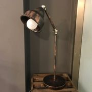 Lampe de bureau réglable en métal avec bras d'équilibre