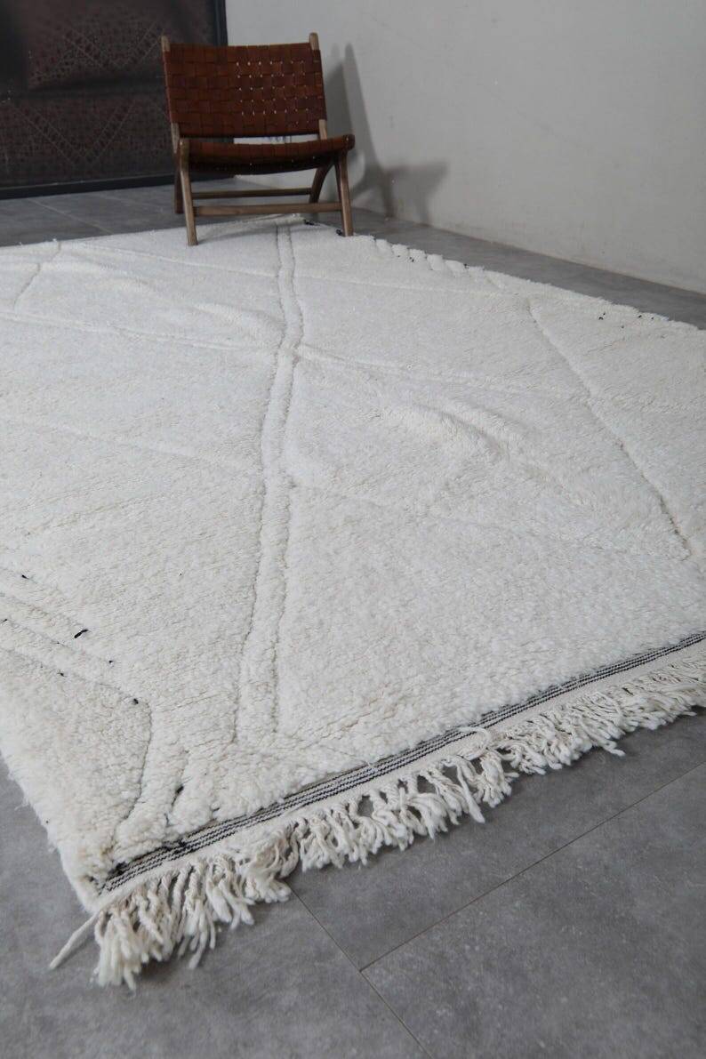 Handmade Moroccan Beni Ourain rug in cream white, 150/250cm