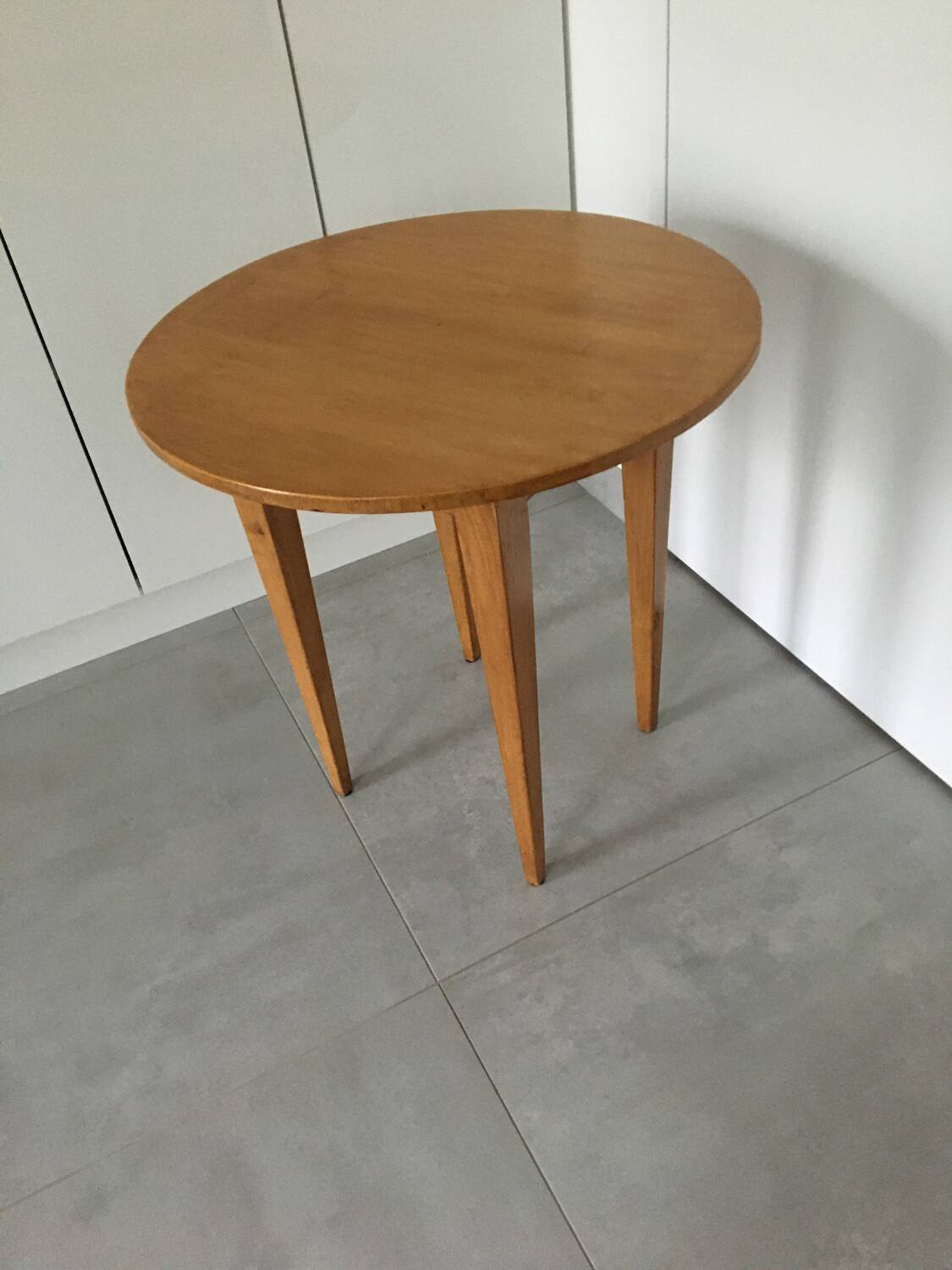 Wooden pedestal table from the 80s spindle legs