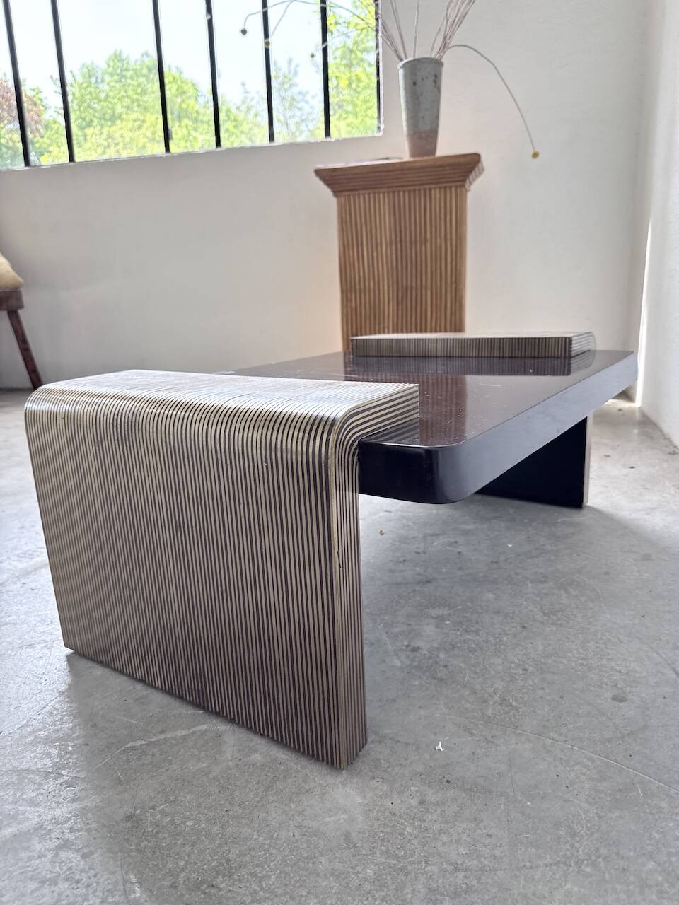 Art Deco coffee table in lacquer and brass