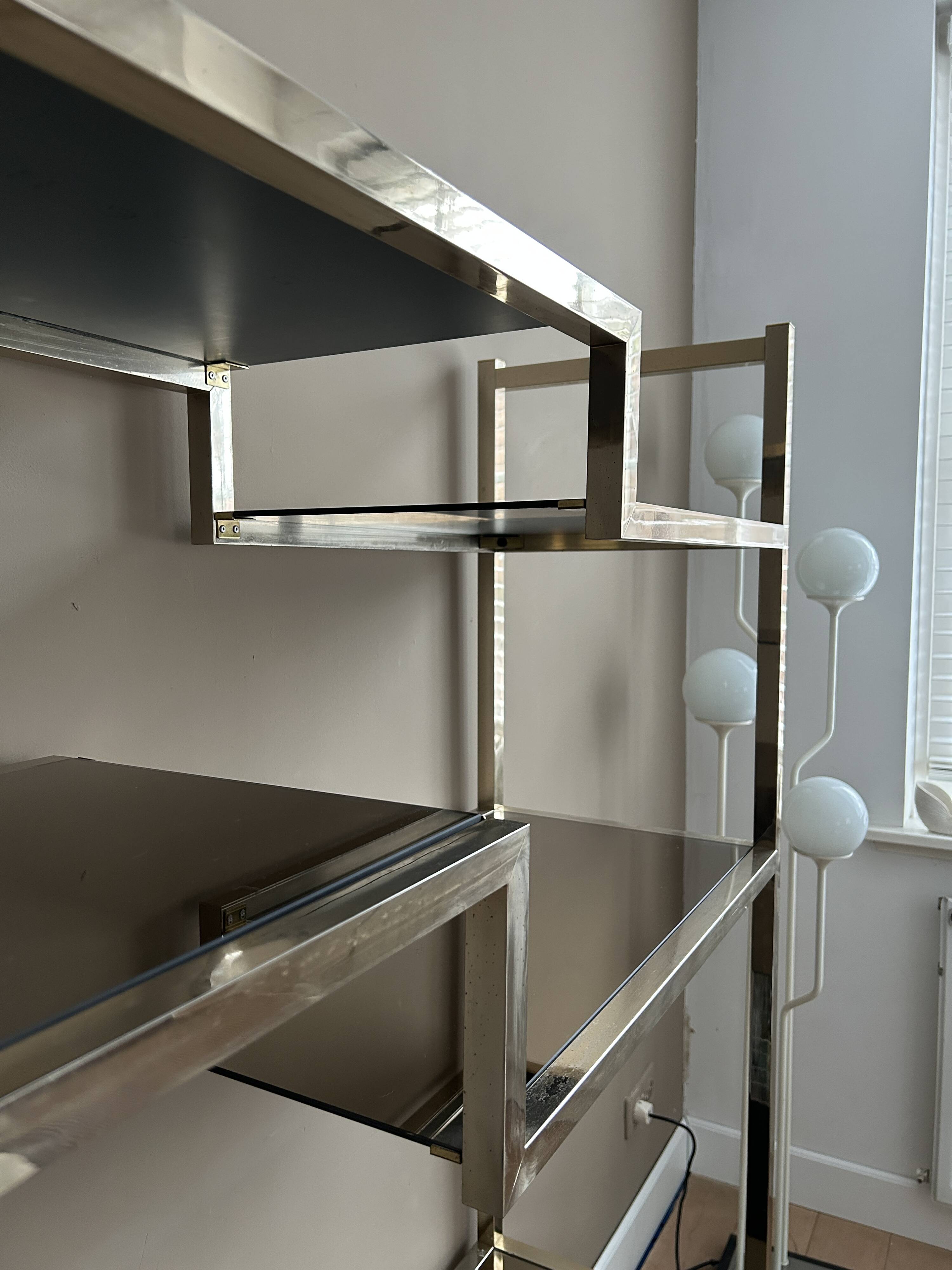Vintage wandkast in goud / spiegelglas in stijl van Willy Rizzo / Vandel
