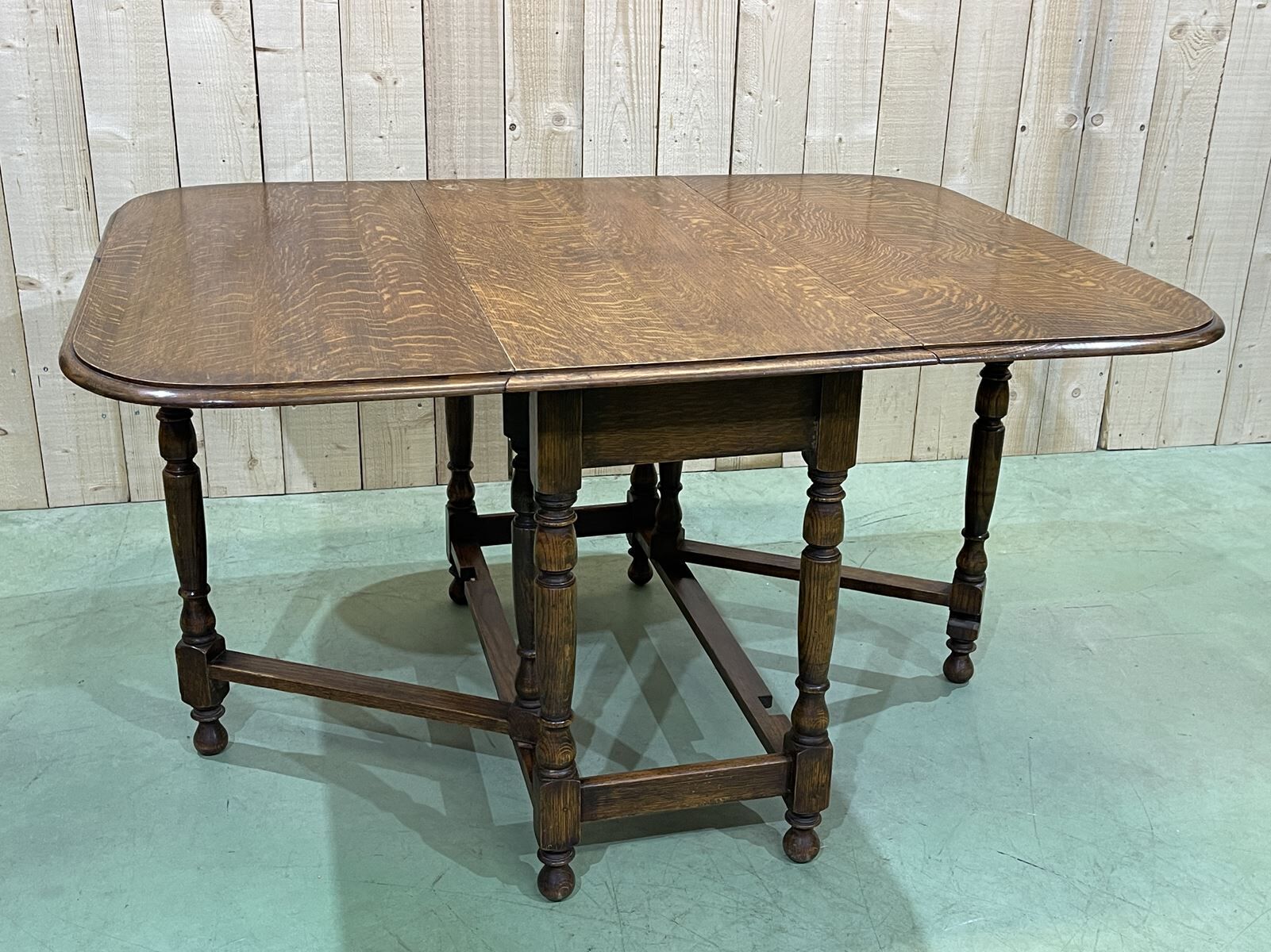 English folding table called -Gateleg- oak from the 1930s