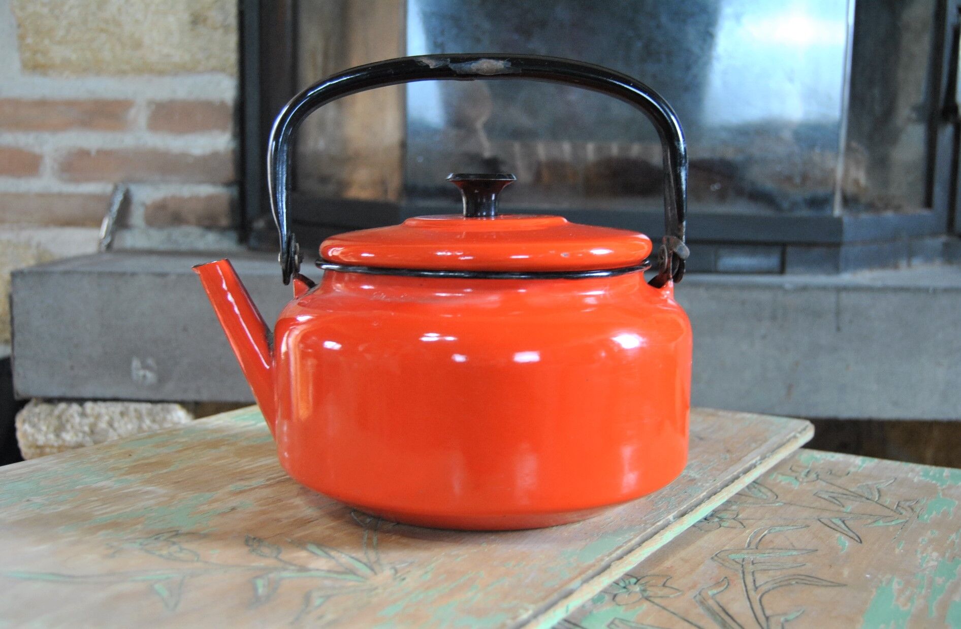 Orange enamelled kettle 60s/70s