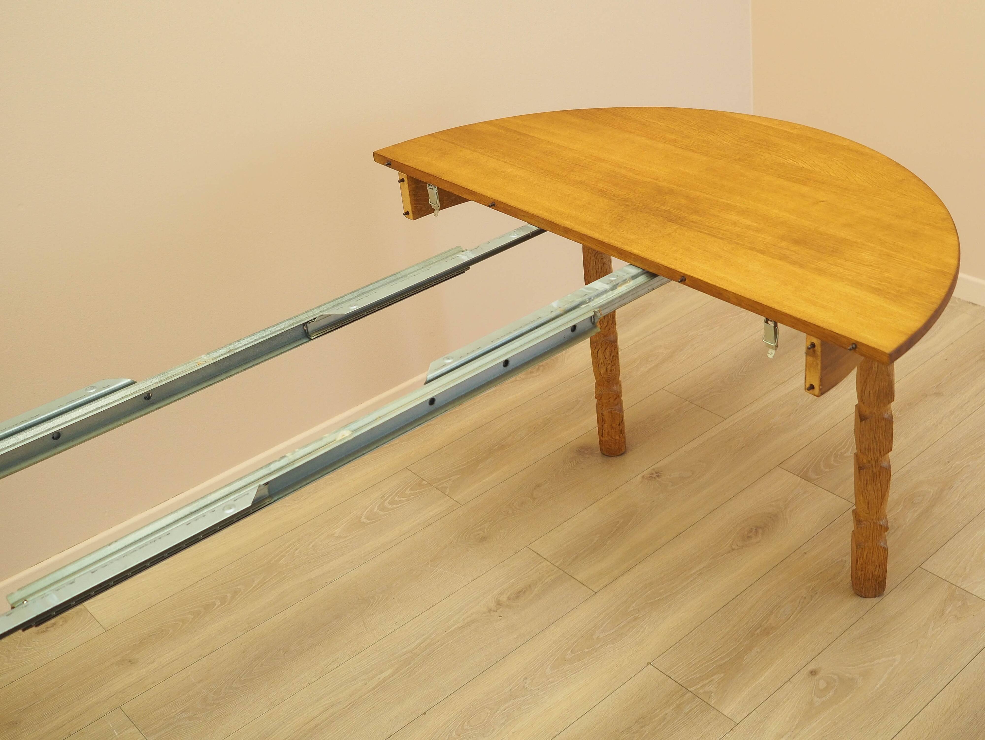 Round oak table, Danish design, 1960s, designer: Henning Kjærnulf