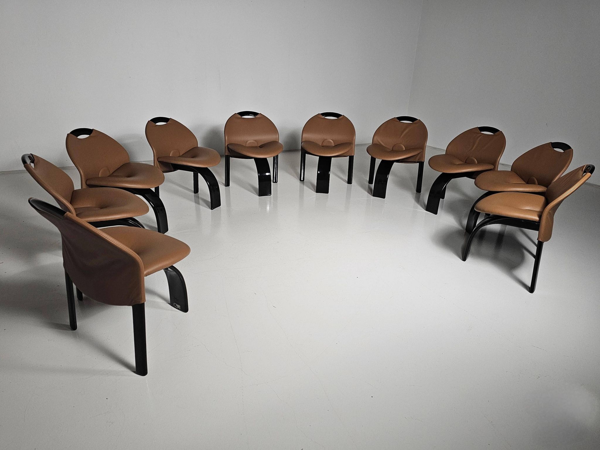 Set of 10 "Sail" dining chairs by Giovanni Offredi for Saporiti, 1973.