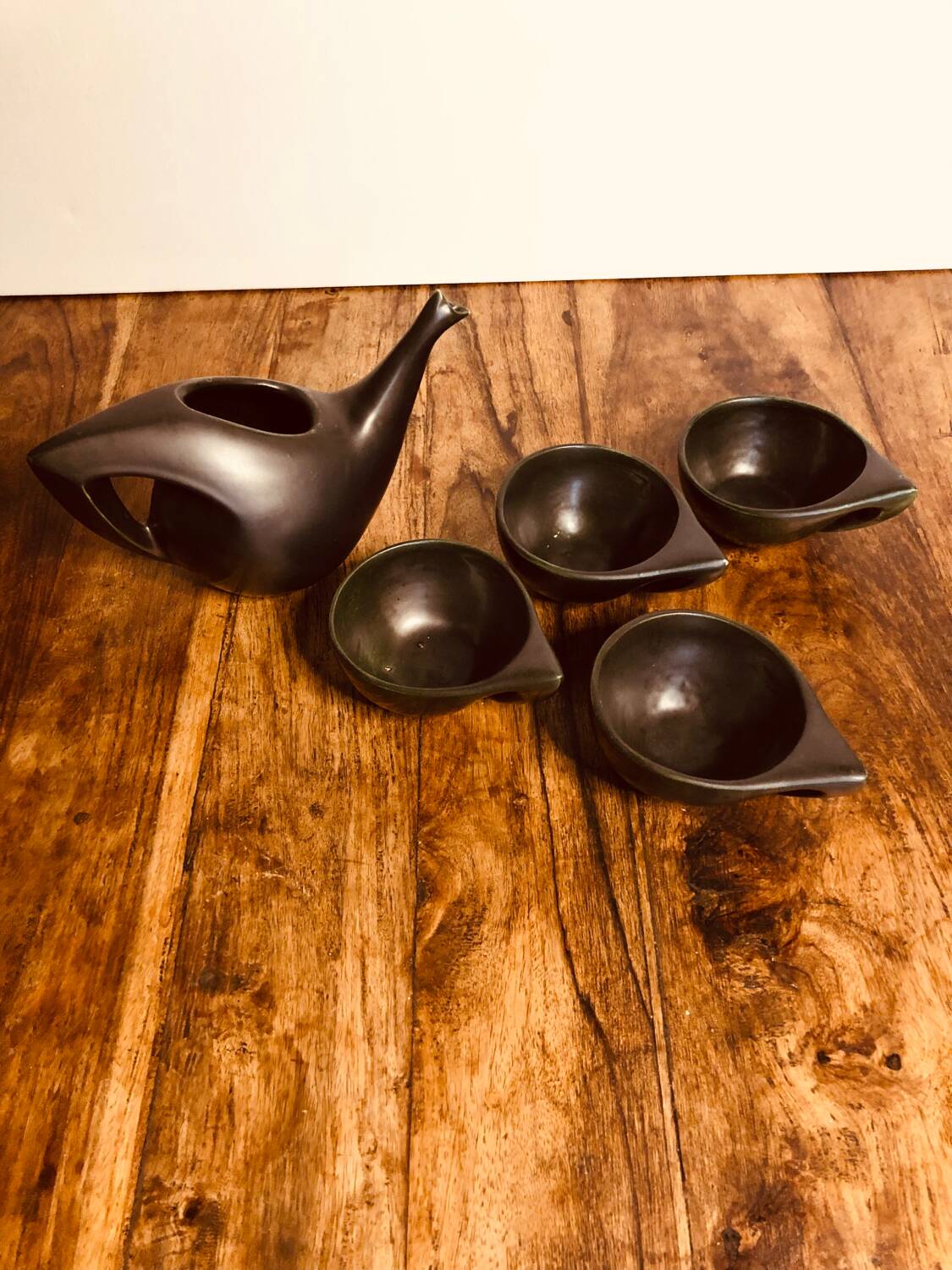 Black enameled ceramic service.