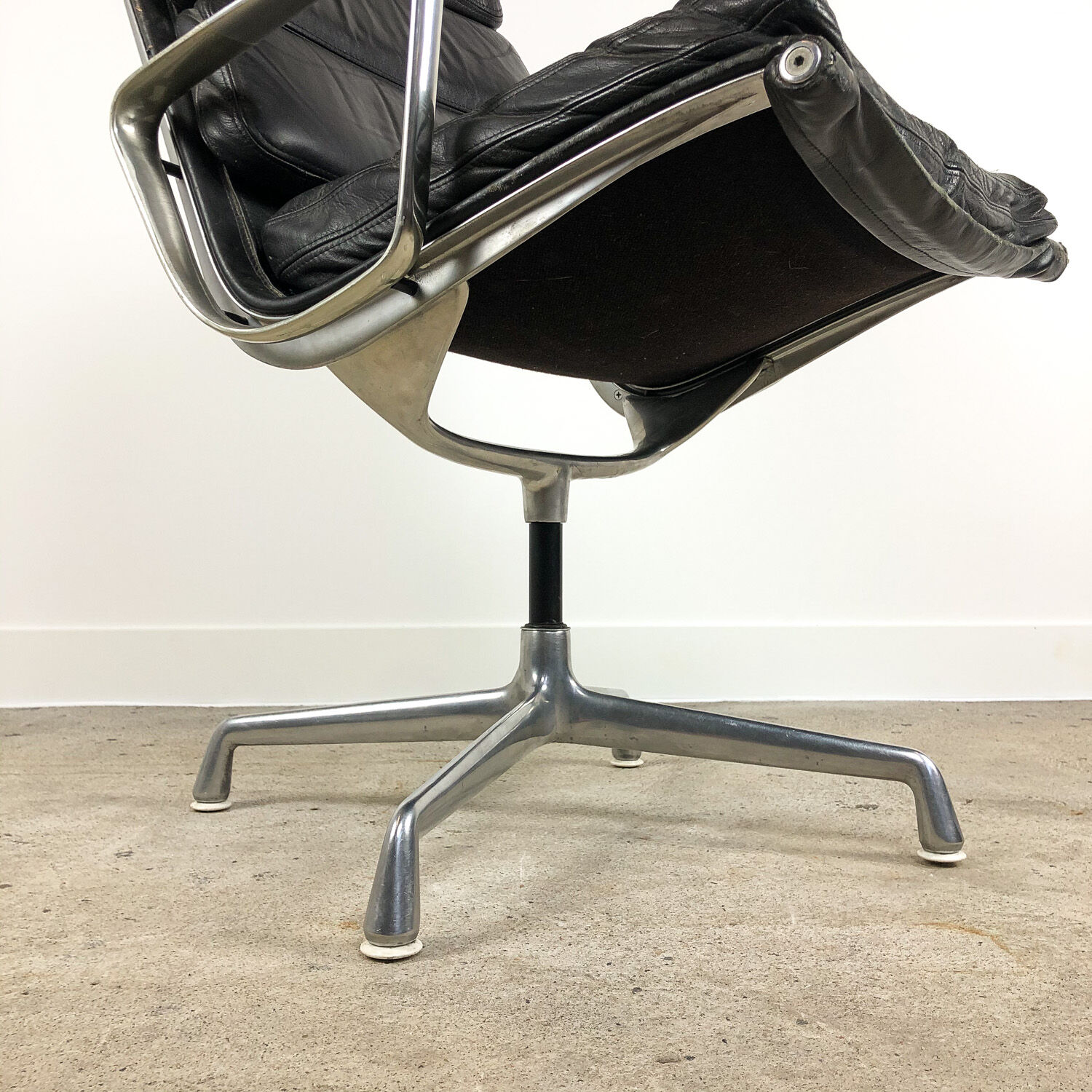 Charles and Ray Eames Softpad chair EA 216 edition Herman Miller, 1960