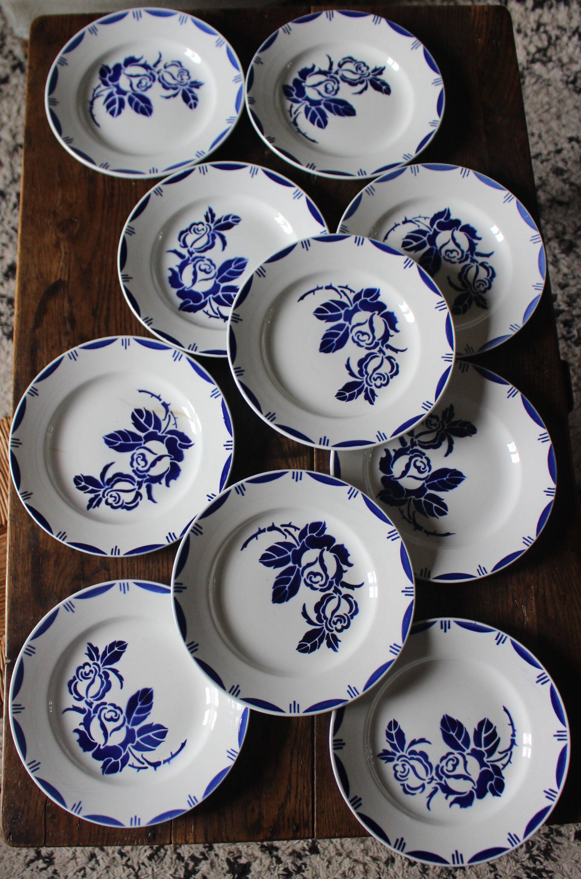 10 assiettes plates roses bleus Bastia Sarreguemines Art Déco
